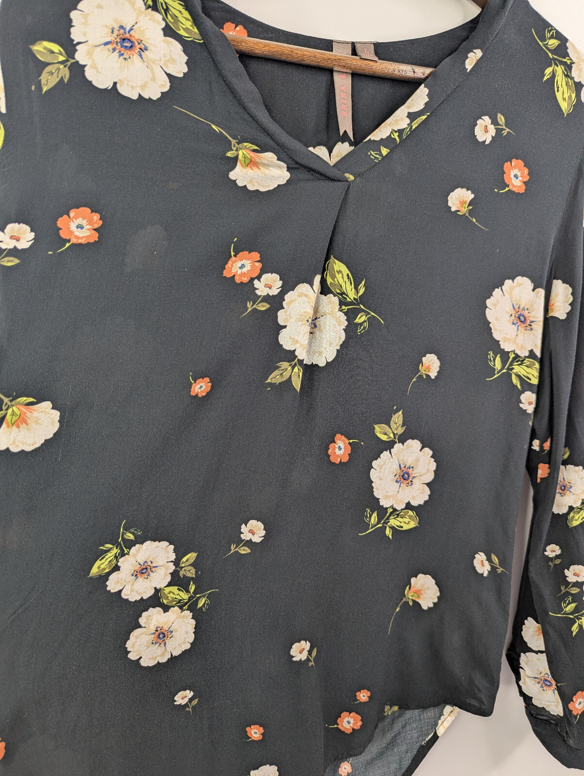 Brina & Em Long Sleeve Floral Women’s Shirt Size Large Black Blouse V-Neck Rayon