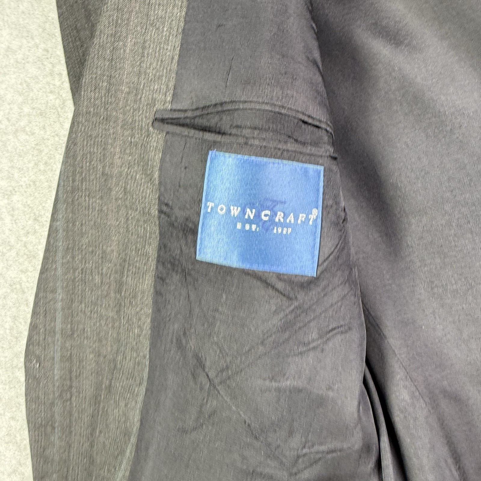 40R Towncraft Worsted Wool Blend Suit 2-Piece Men’s Charcoal Striped 34Wx30L