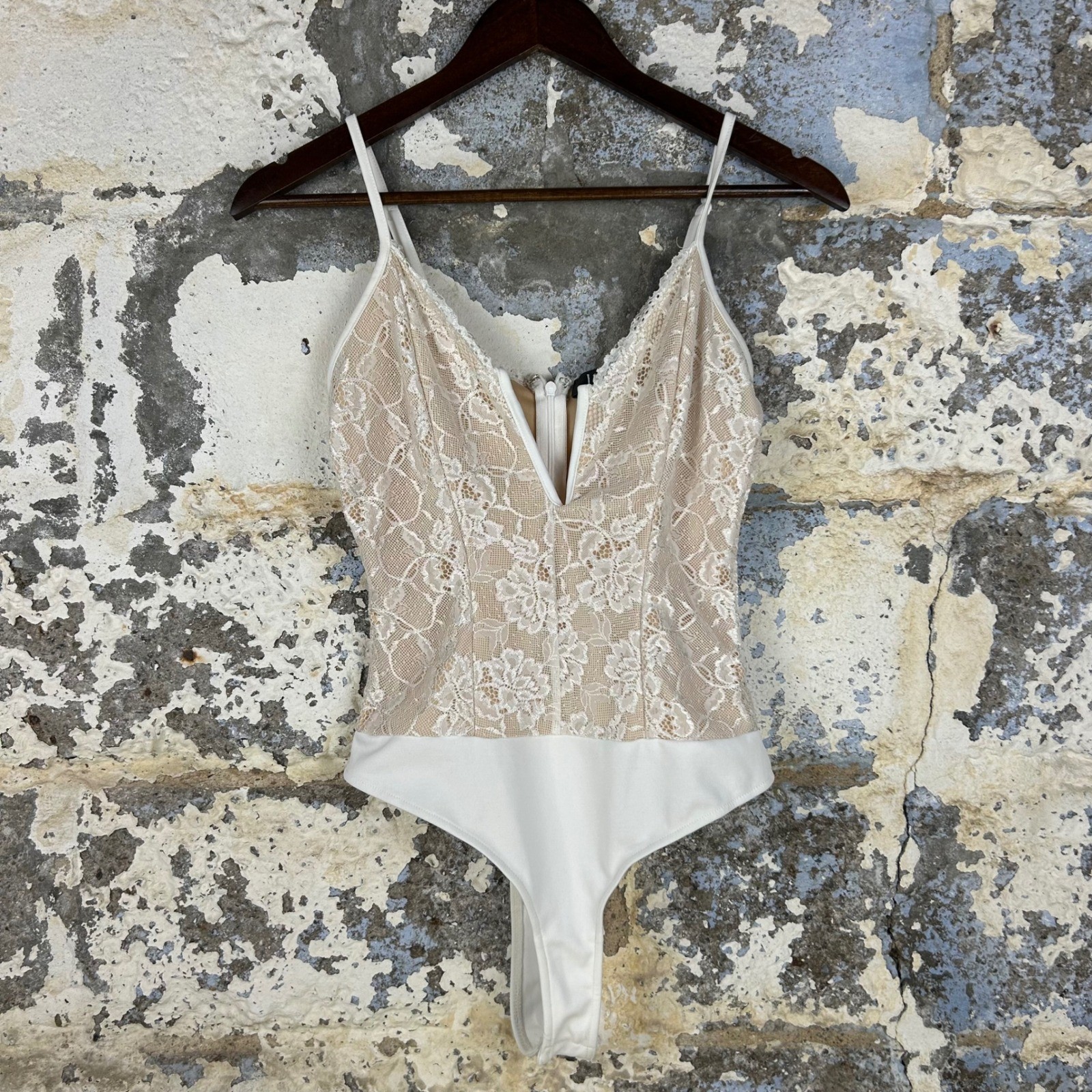 Lulus White Floral Lace Deep V-Neck Bodysuit Small Adjustable Straps Nude Lining