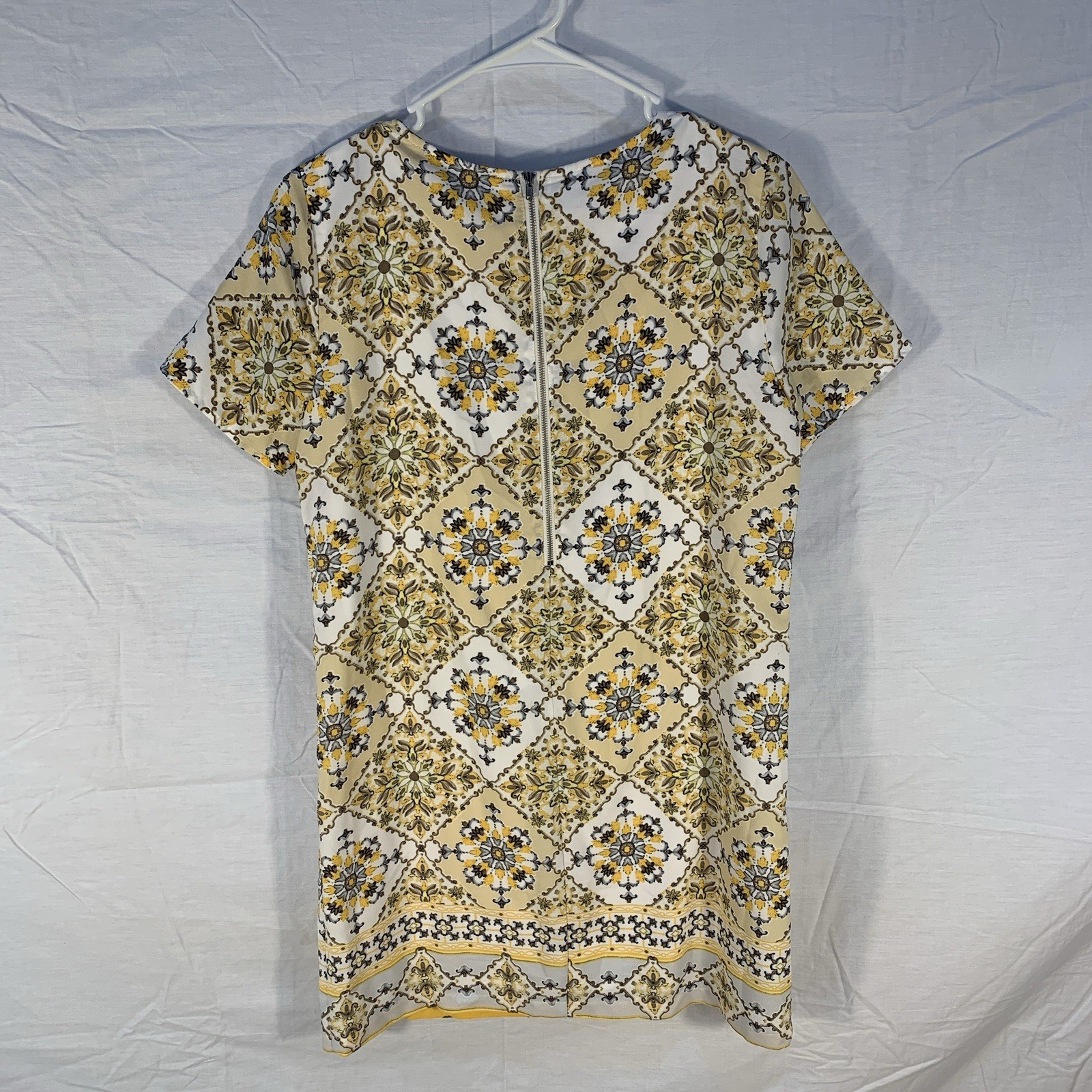 Dandy Lion Yellow, Medallion Floral Tile Print Shift Dress Size SM Short Sleeve