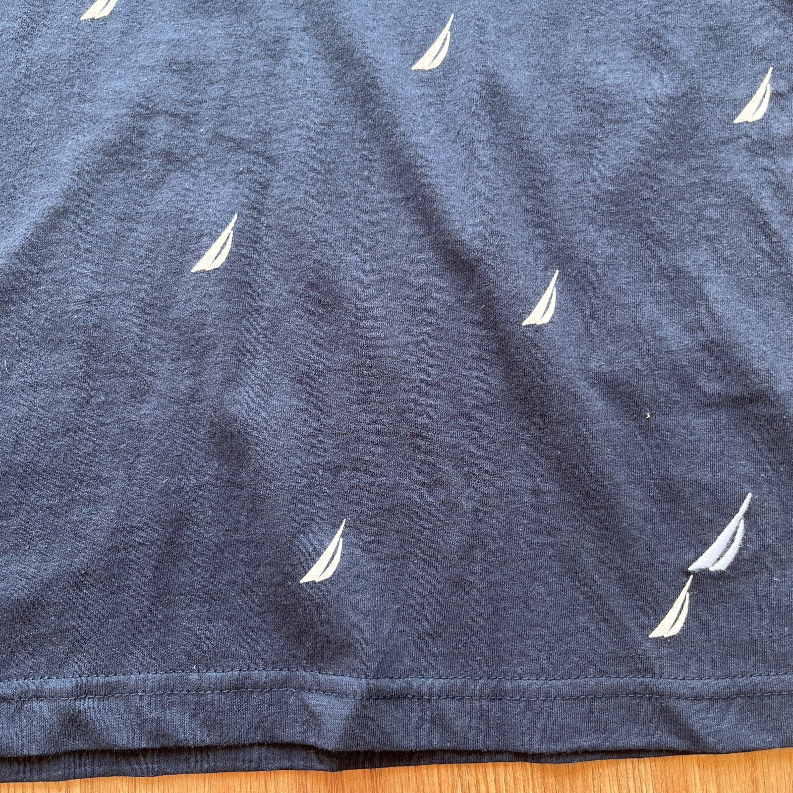 Nautica Men’s T-Shirt Size Large Navy Blue All Over Logo Print Crew Neck NEW