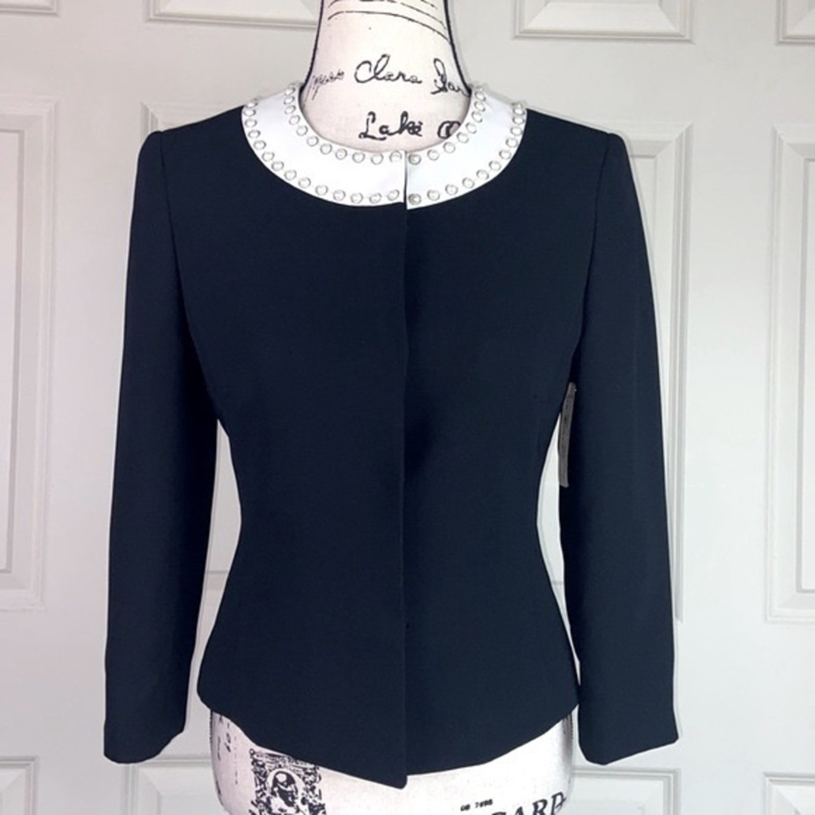 NWT Tahari Arthur S. Levine Pearl Neck Black Blazer