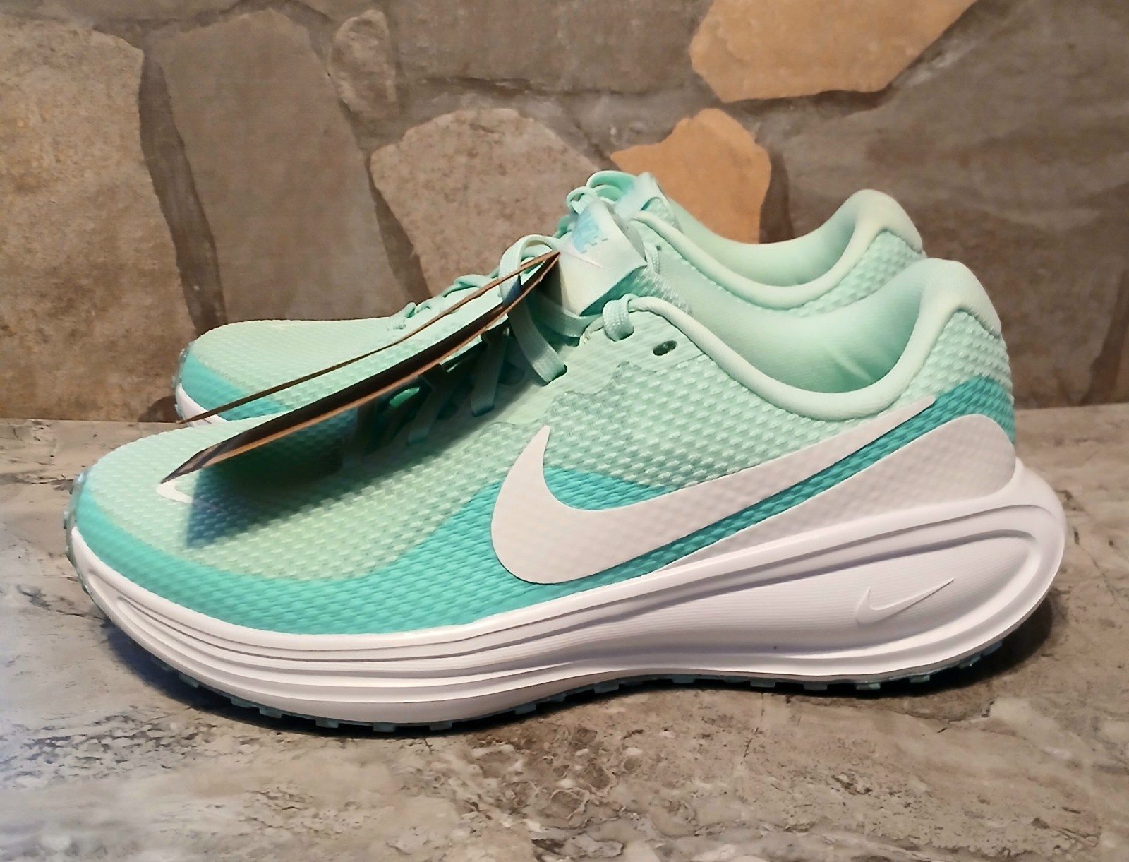 Nike Revolution 8 Women’s SIZE 6 NEW Shoes Turquoise White Sneakers HJ8485-300