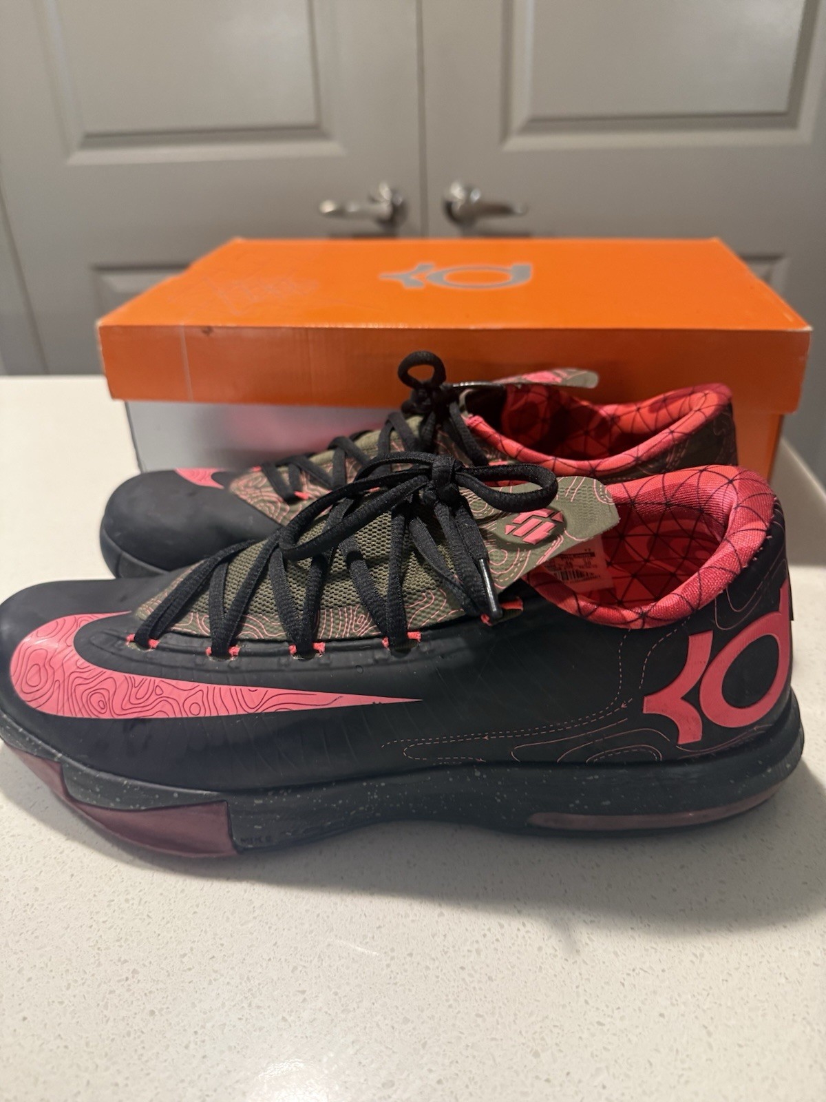 Nike KD 6 Men’s Low Top Basketball Sneakers Bundle