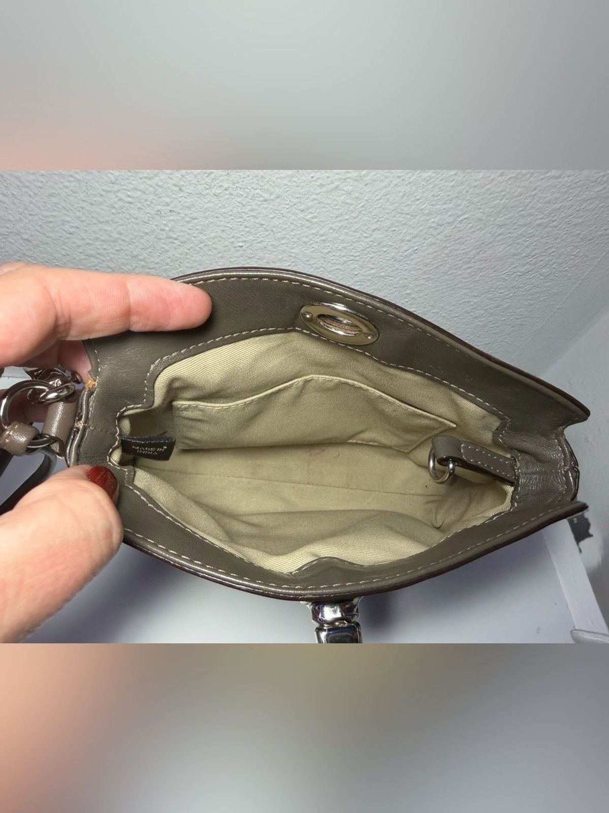 Brown Hand Bag/Wristlet (no brand found)