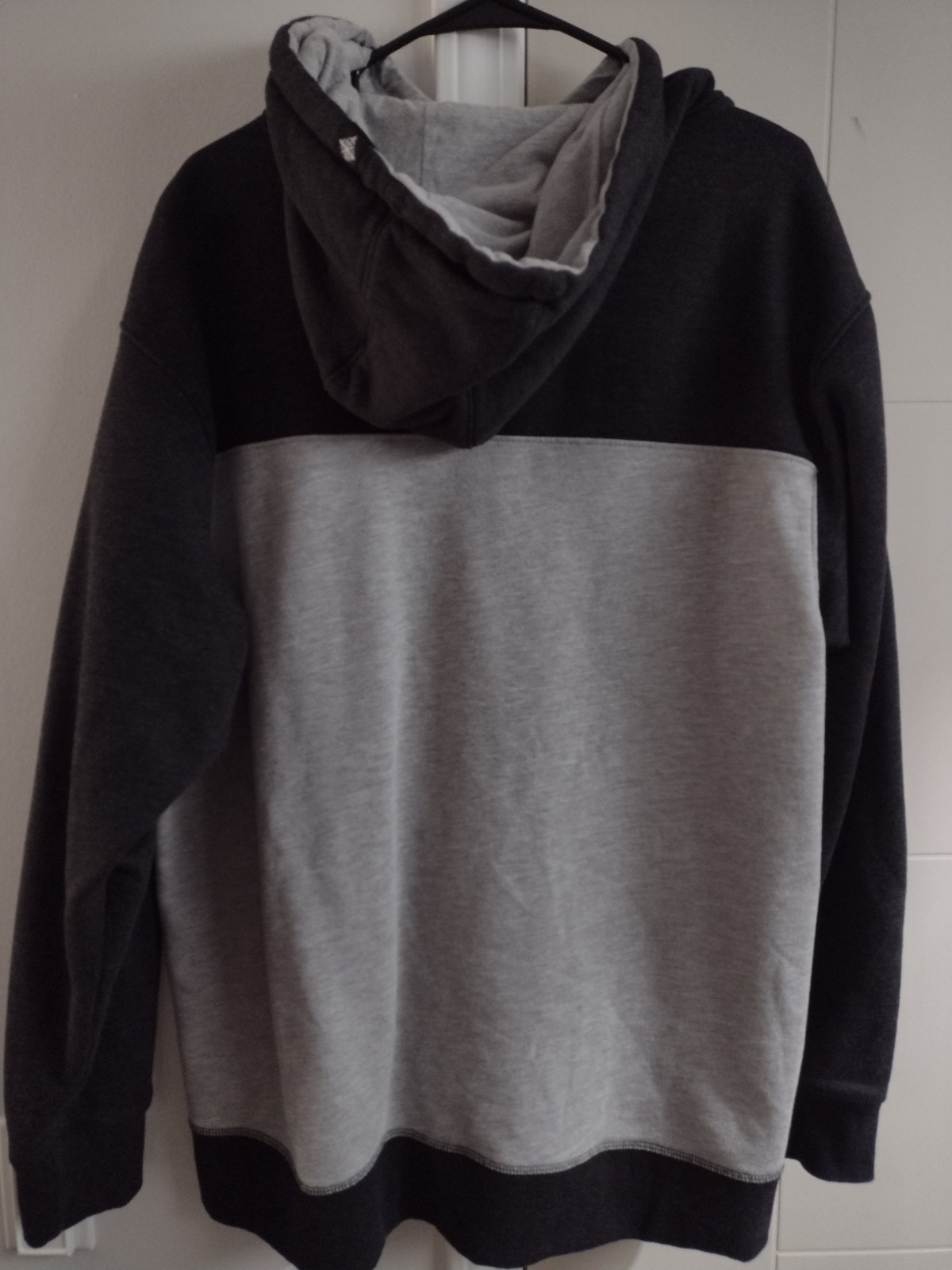 Ski the East Hoodie/Pullover/Zip Up Jacket – Men’s Large (L) – Black and Grey