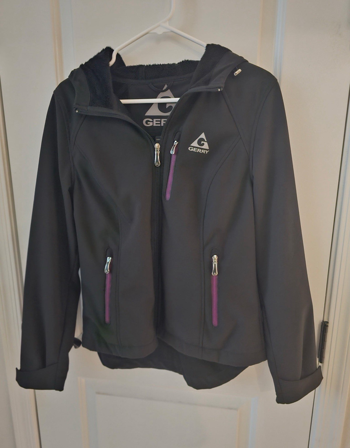 Gerry Women’s Black Hooded Full Zip Softshell Jacket Lined Zipped Pockets M