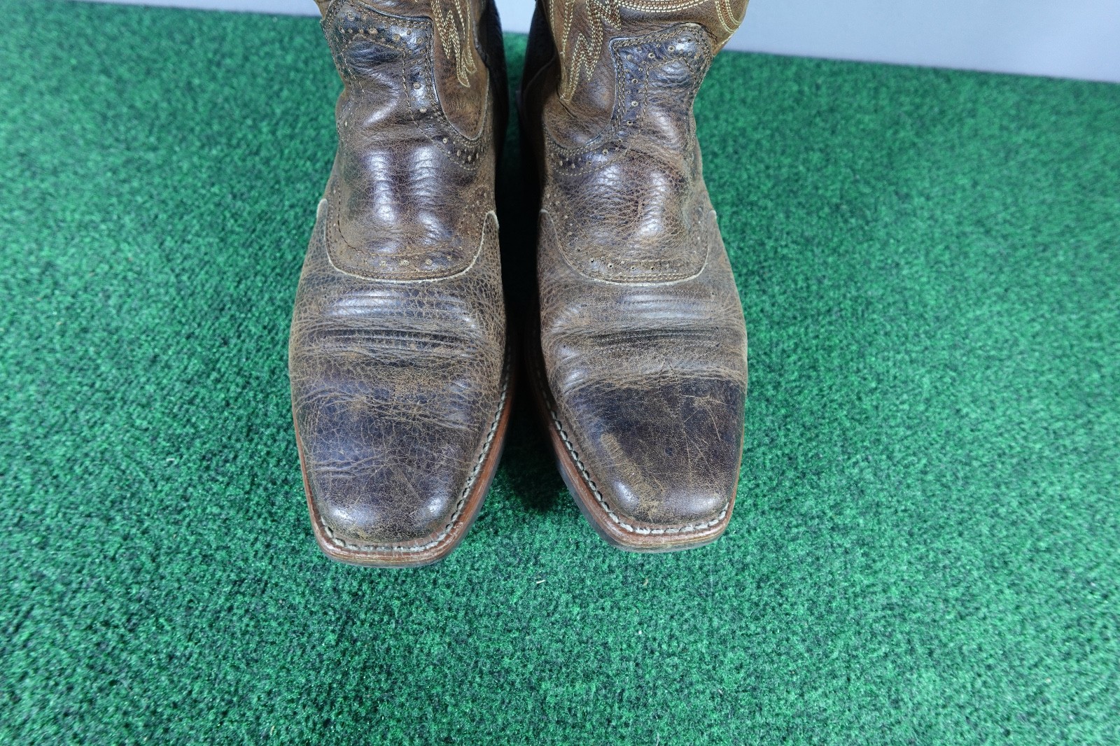 ARIAT ROUGHSTOCK BROWN BULLHIDE LEATHER SQUARE TOE COWBOY BOOTS 34824 MENS 9.5 D