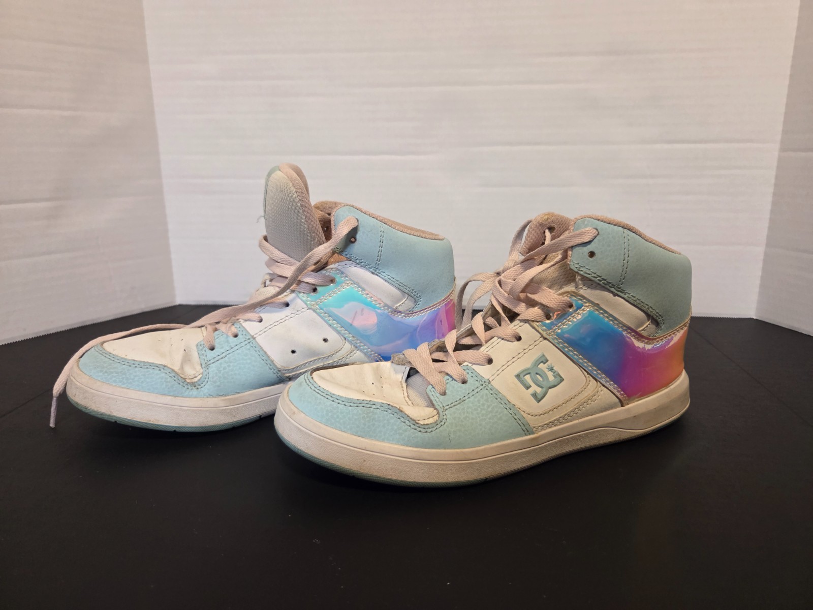 DC Shoes High Top Sneakers Light Blue White Iridescent Color Shift Men’s