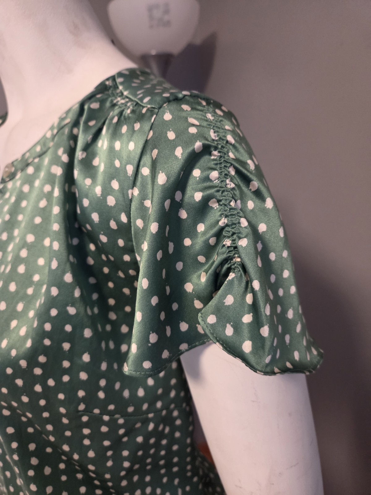 Banana Republic Green White Polka Dot Silk Blend Flutter Sleeve Blouse Top M 4