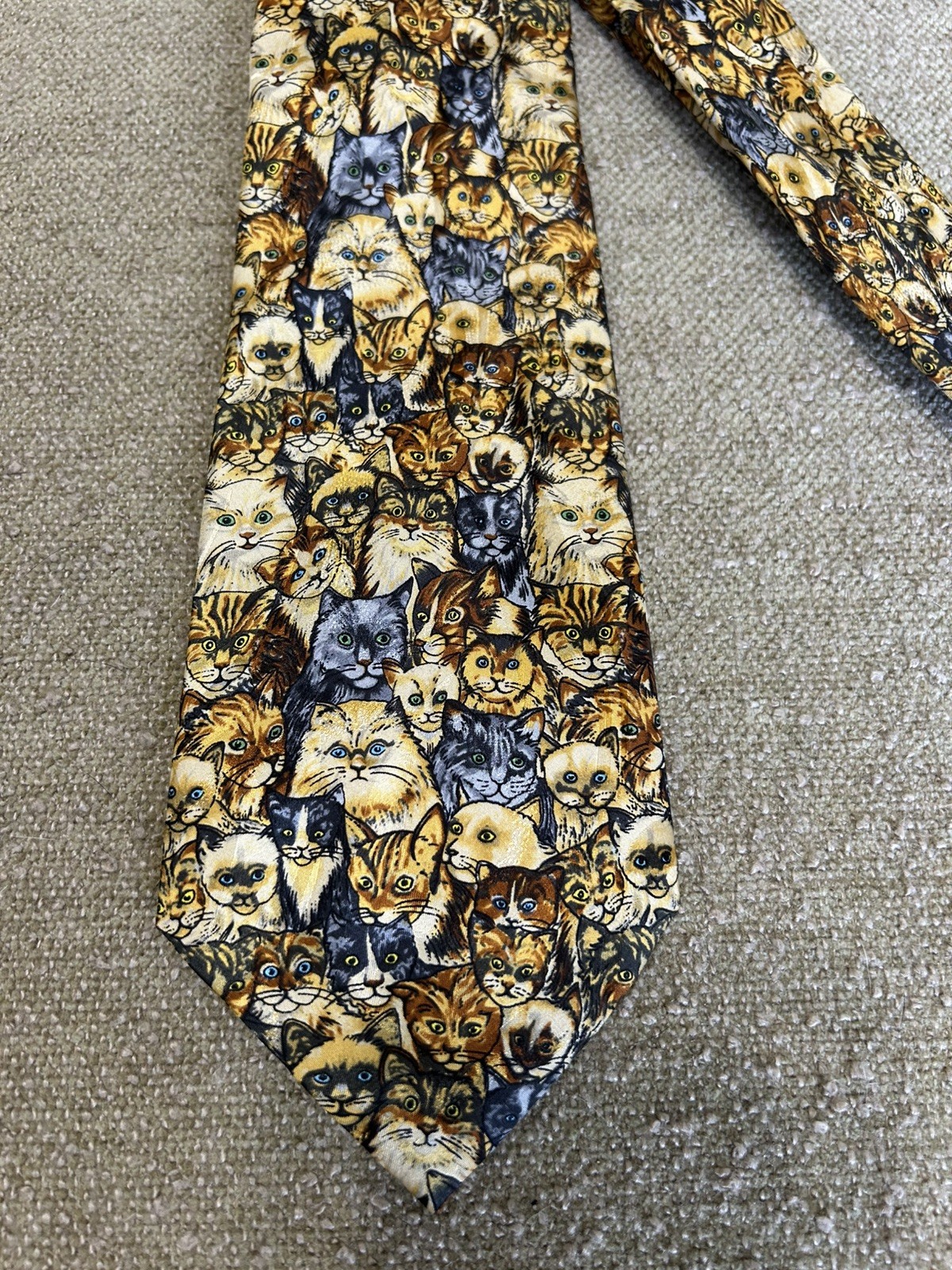 Museum Artifacts Handmade 100% Silk Tie Classic Cat Print Men’s 58″x3.75″ USA