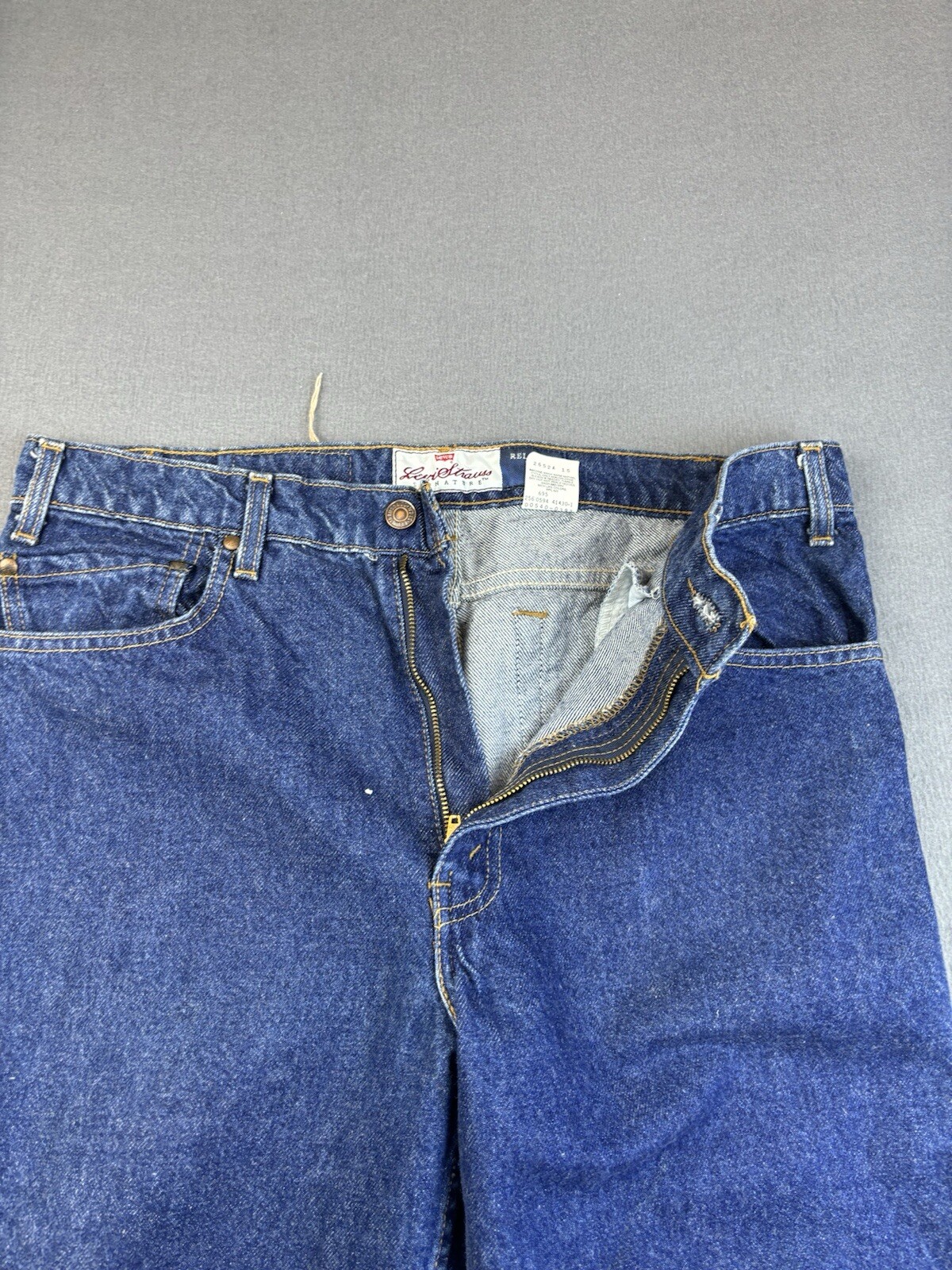 VTG Levi’s 540 Relaxed Fit Jeans Mens 34×32 Blue Denim Brown Tab Hemmed Leg Y2K