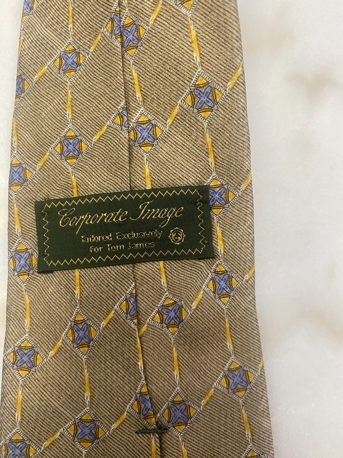 Tom James Corporate Image USA Silk Tie Beige Geometric Pattern Necktie 3.75”