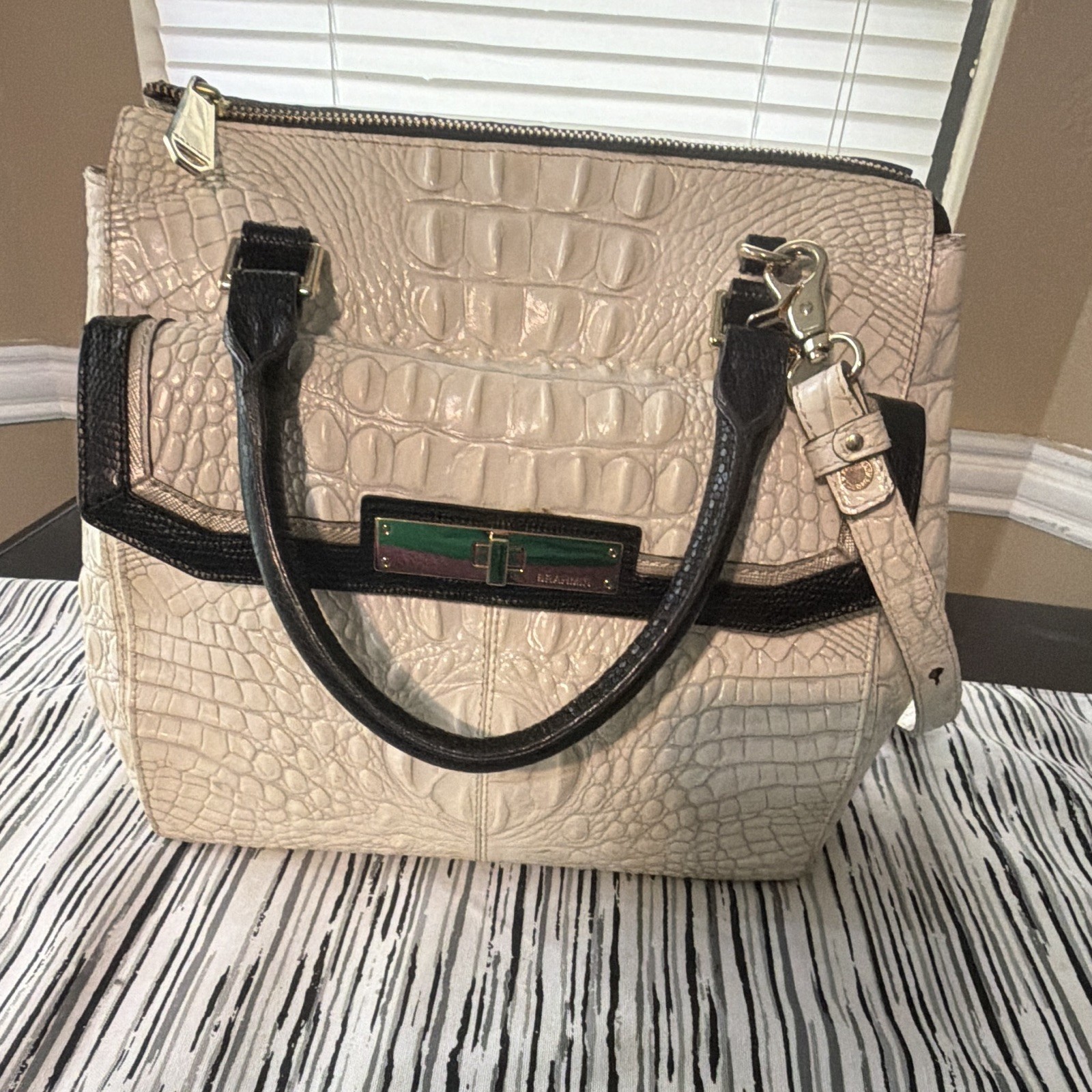 Crocodile Embossed Beige Satchel Top Handle Bag Zip Detachable Strap Silver