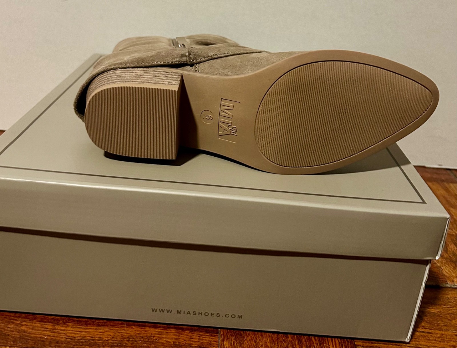 Mia Tawny Boots size 6 new