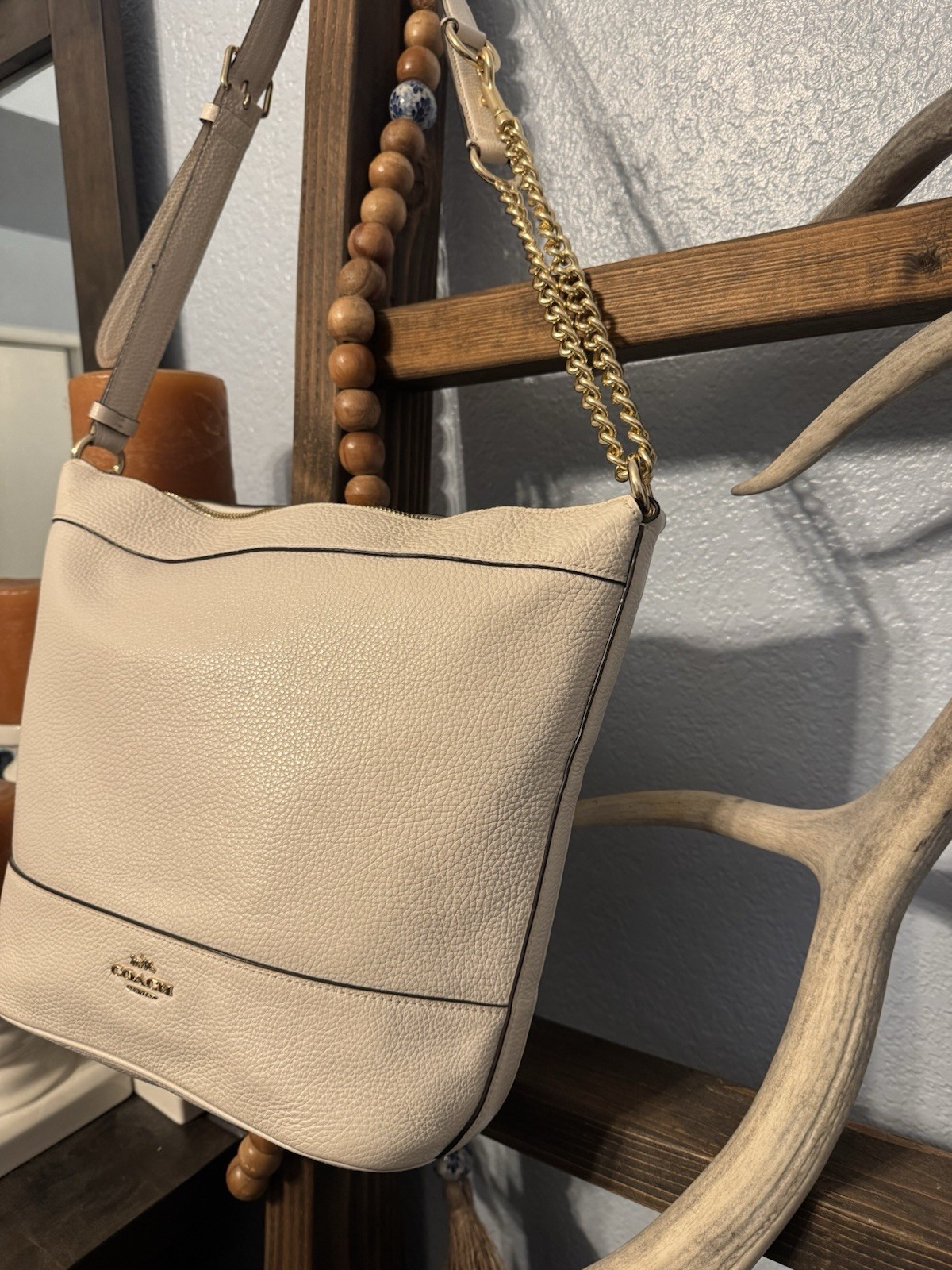 Coach Beige Pebbled Duffle Shoulder Bag Zip Gold Chain Strap Adjustable