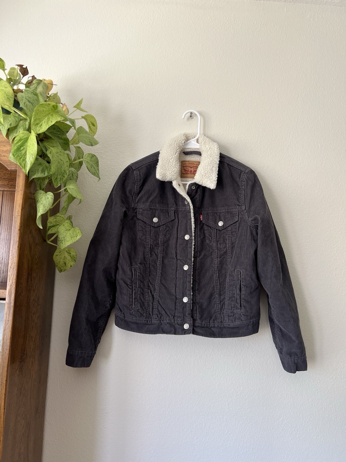 Levi’s Women’s Corduroy Sherpa Trucker Jacket Gray, Size XS with Snap Button