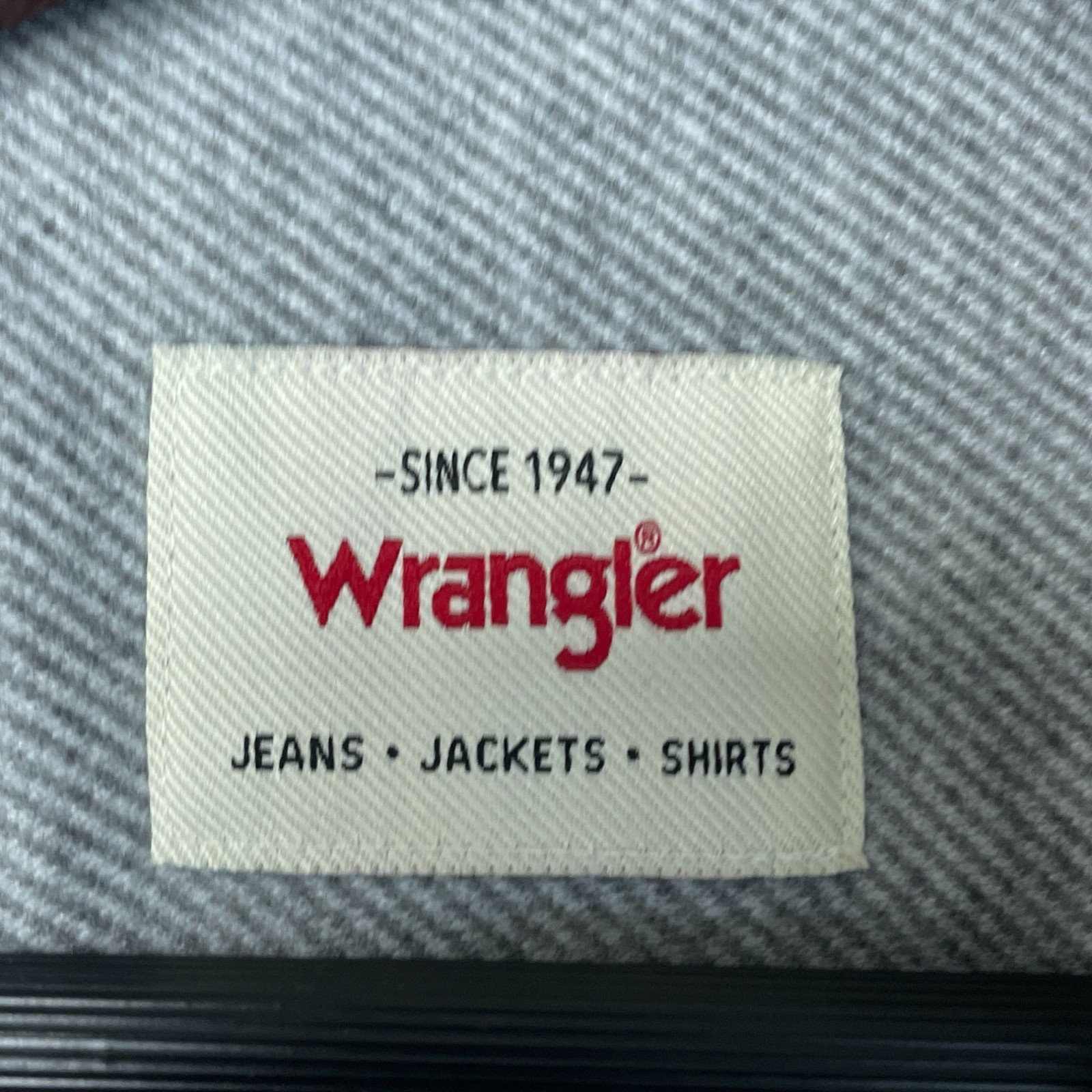 Wrangler Men’s Size M Gray Flannel Knit Shirt With Button Front L1624
