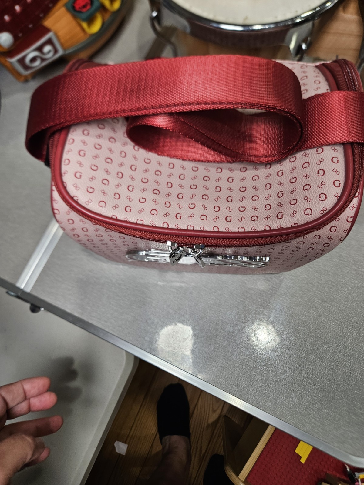 GUESS NEW Lux Lunch Box Insulated Burnaby Travel Red Mo.RCK9834069
