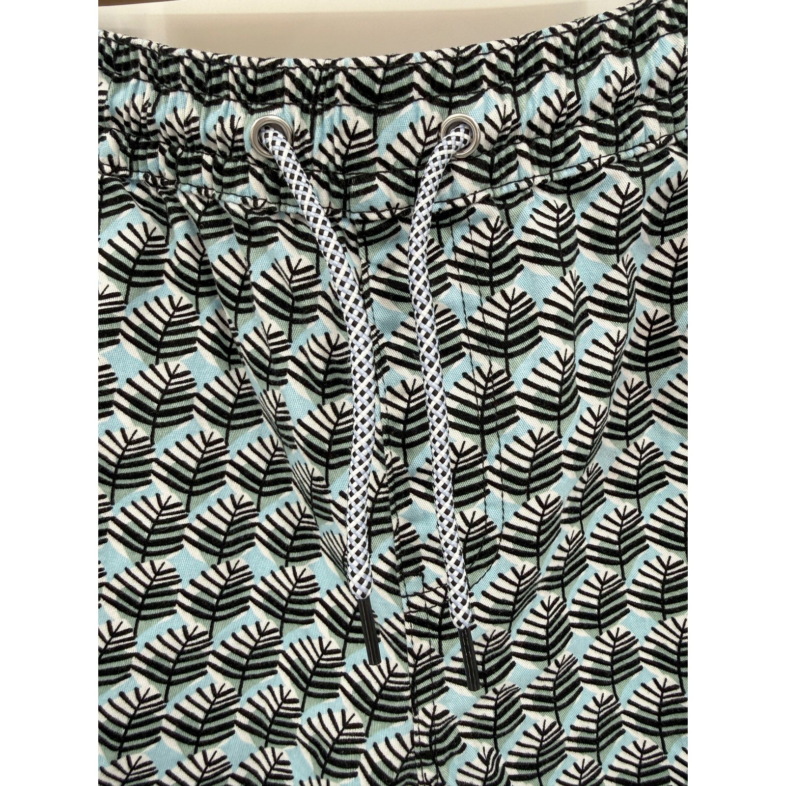 Bruno Oasis Shorts Men Med. Blue Black Leaf Print Casual Elastic Drawstring 0052