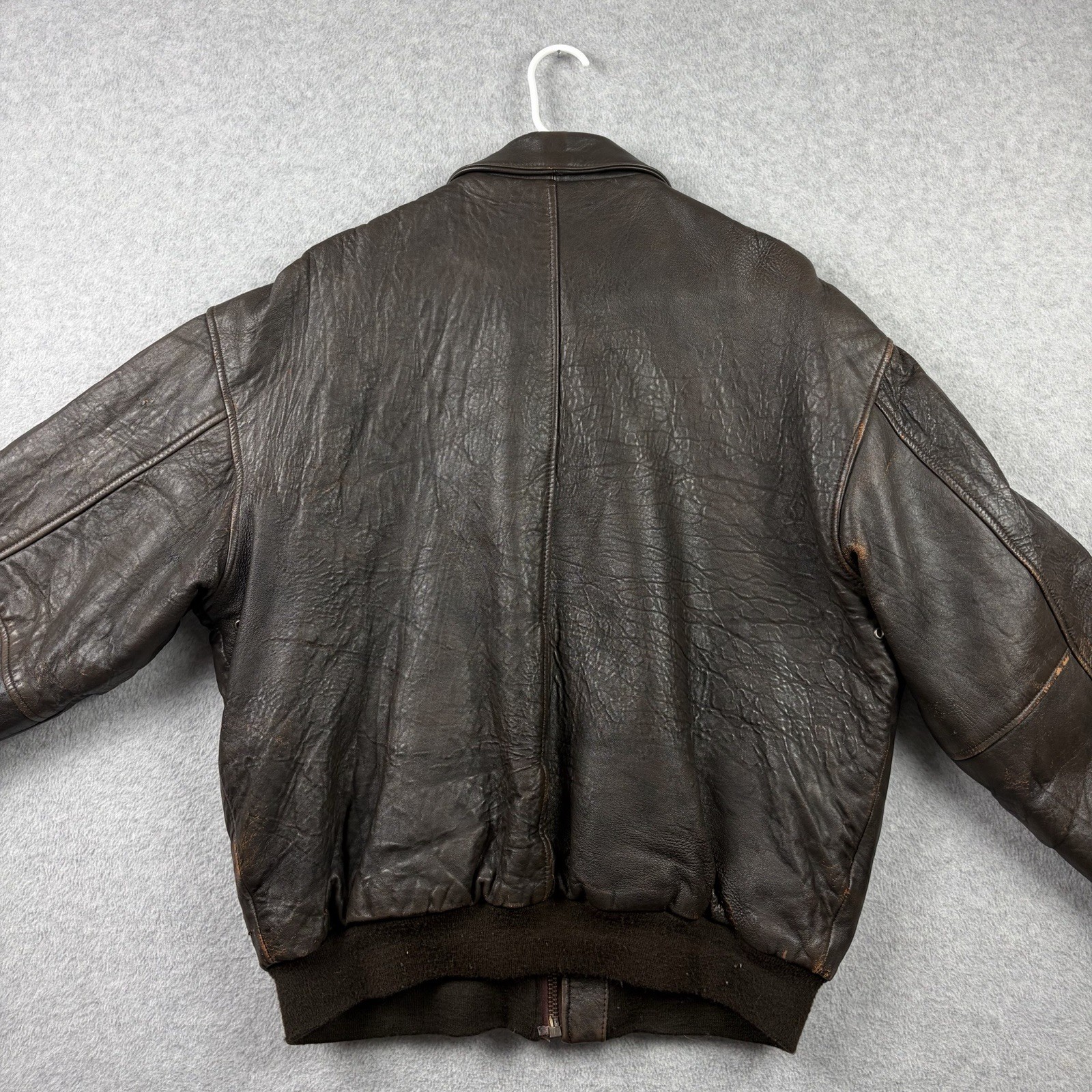 Vintage Avirex A2 Jacket Mens Large Brown Leather Flight Bomber USAF Pinup Flag