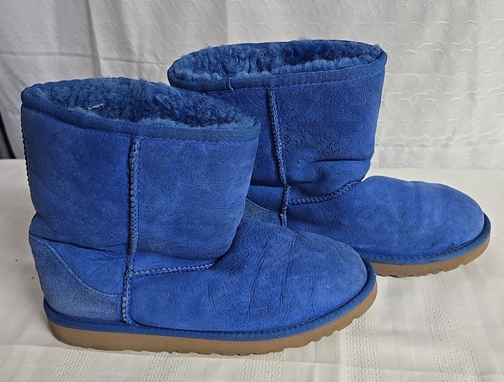 UGG Women’s 6 Blue Suede Mid-Calf Snow Boots Lined Round Toe Pull-On