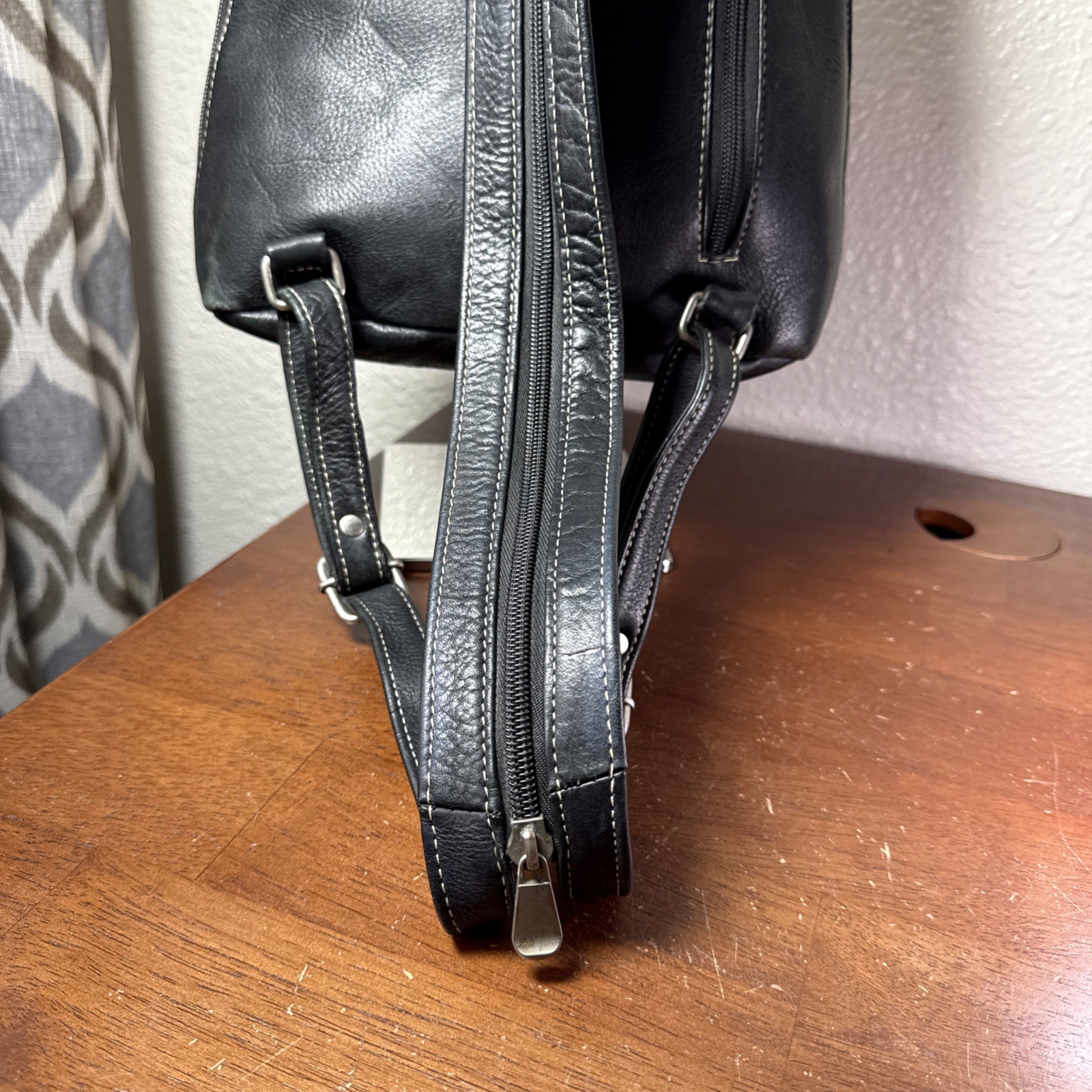 Le Donne Genuine Leather Zip Sling Or Backpack Black