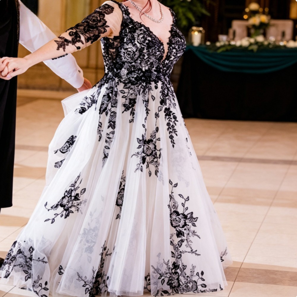 Plus Size Wedding Dresses Gothic Black White With Long Sleeve V Neck Bridal Gown