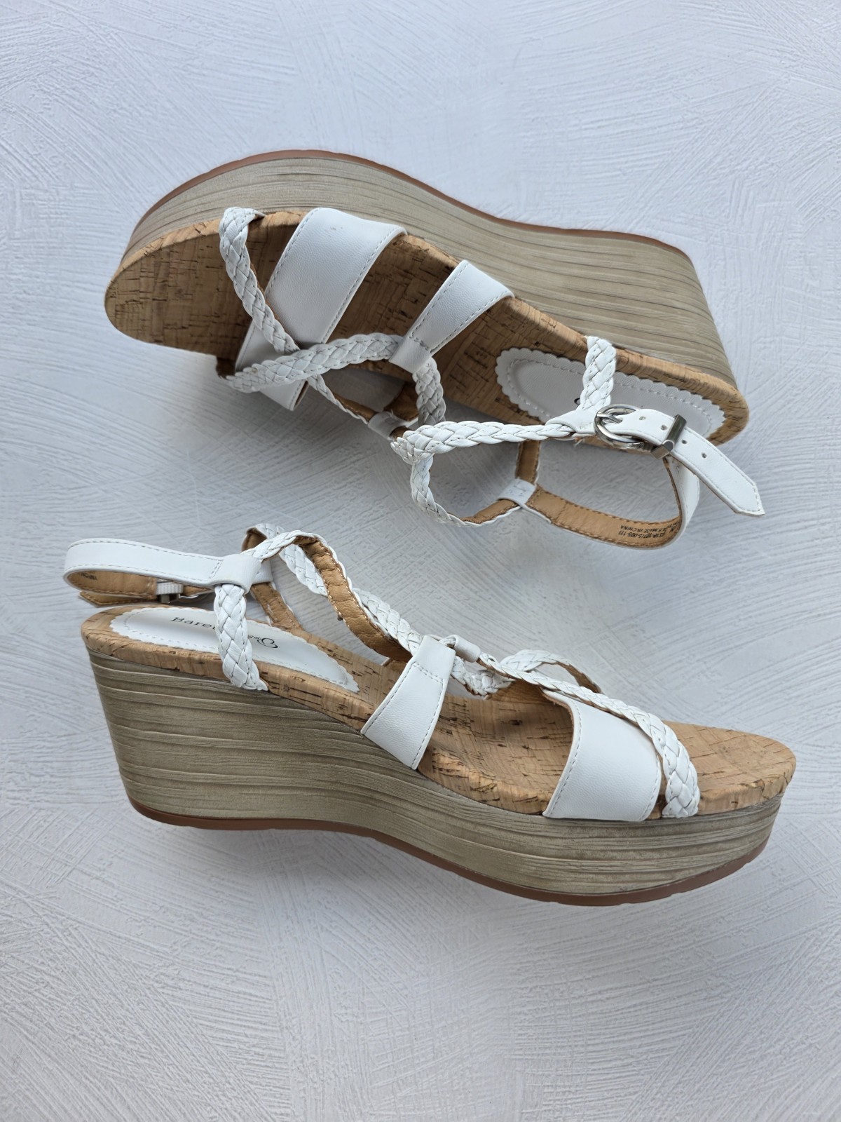 BareTraps White Mairi Wedge Sandals with Multi-Strap Size 9.5M Summer Boho