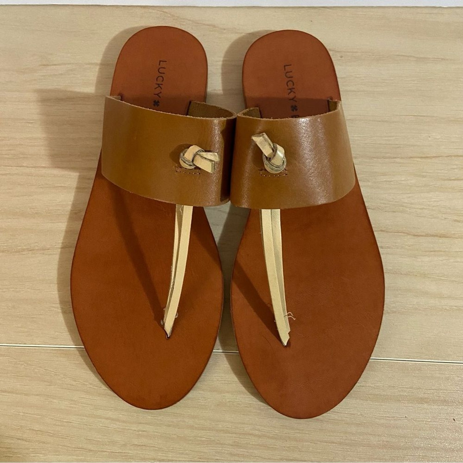 Lucky Brand Ari Slide Thong Sandals Brown Leather White Knot Boho Size 7 Beachy