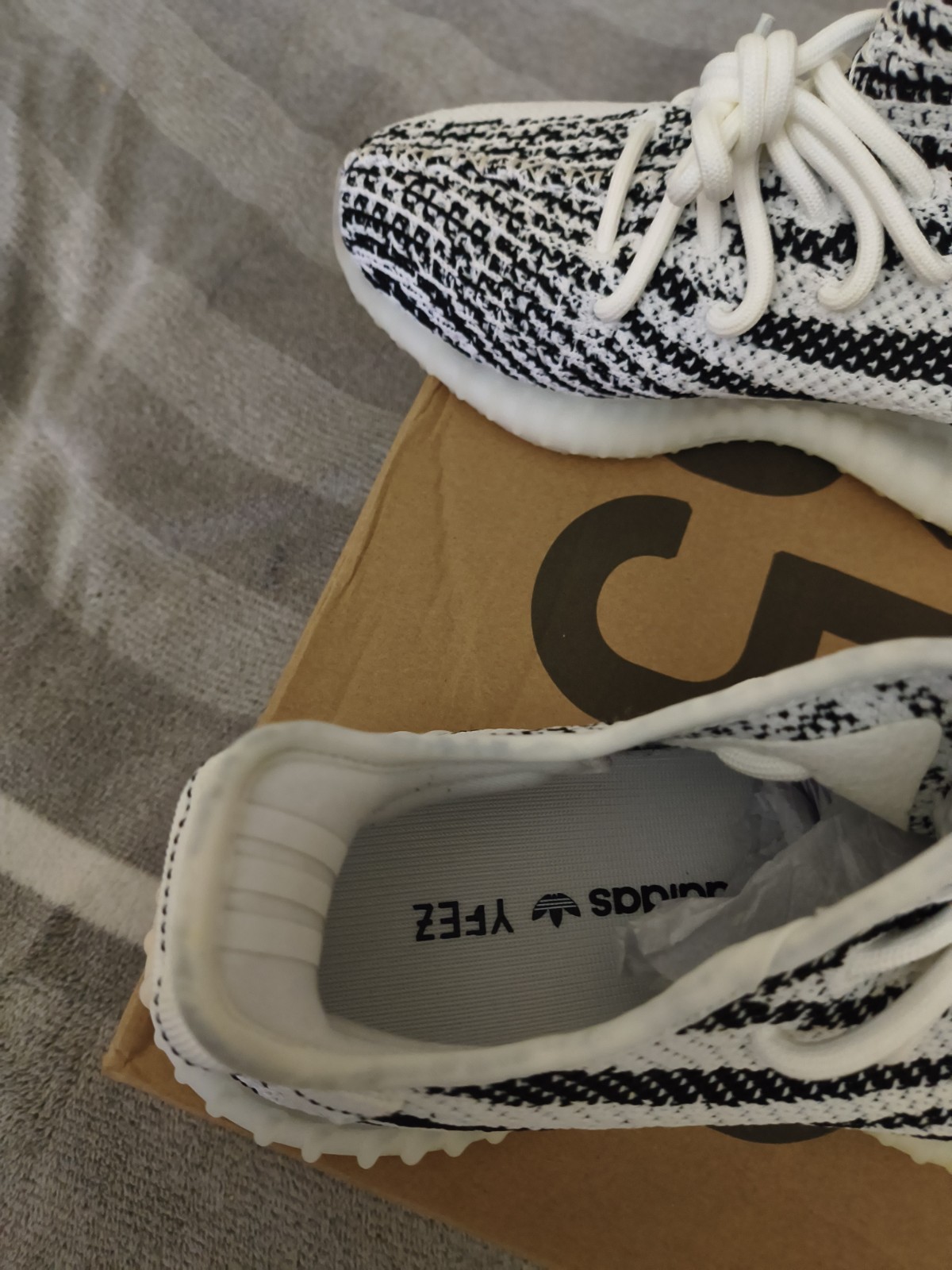 Size 6 – adidas Yeezy Boost 350 V2 Low Zebra