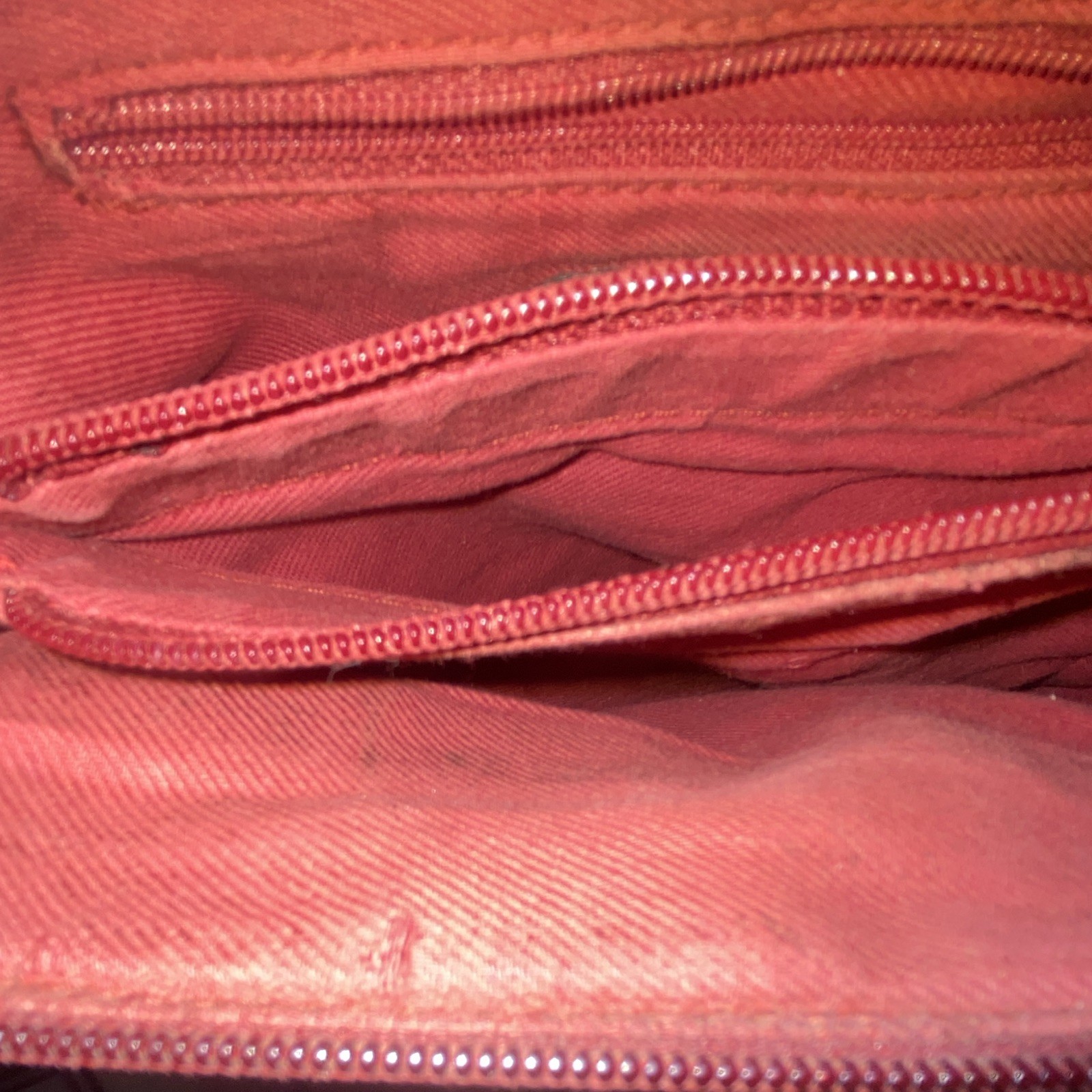Relic Burgundy Pebbled Small Crossbody Bag Turn Lock Zip Adjustable Strap
