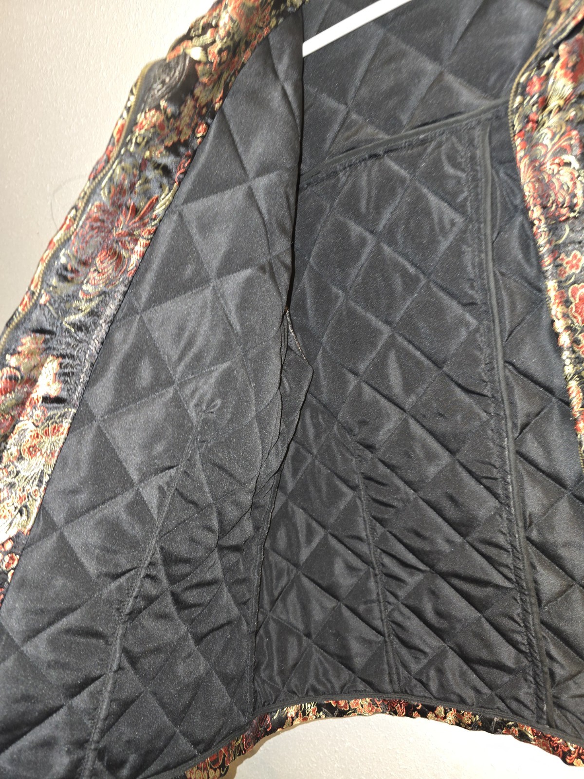 Chico’s Size 3 Quilted Floral Brocade Jacket XL Black Red Gold Metallic Zip Up
