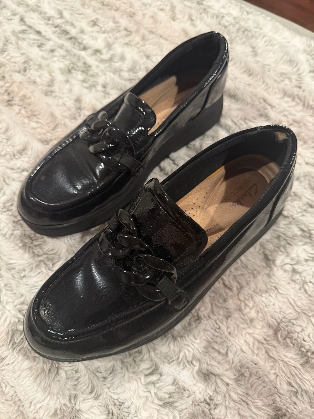 Clarks Collection Black Patent Platform Loafers with Chain Detail Sz.9-9.5