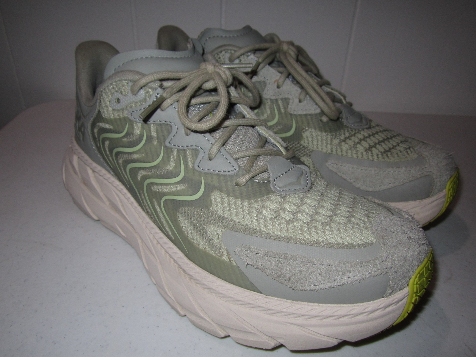Hoka One One HOKA Clifton LS Barley Oat Milk Size 8.5 Men’s