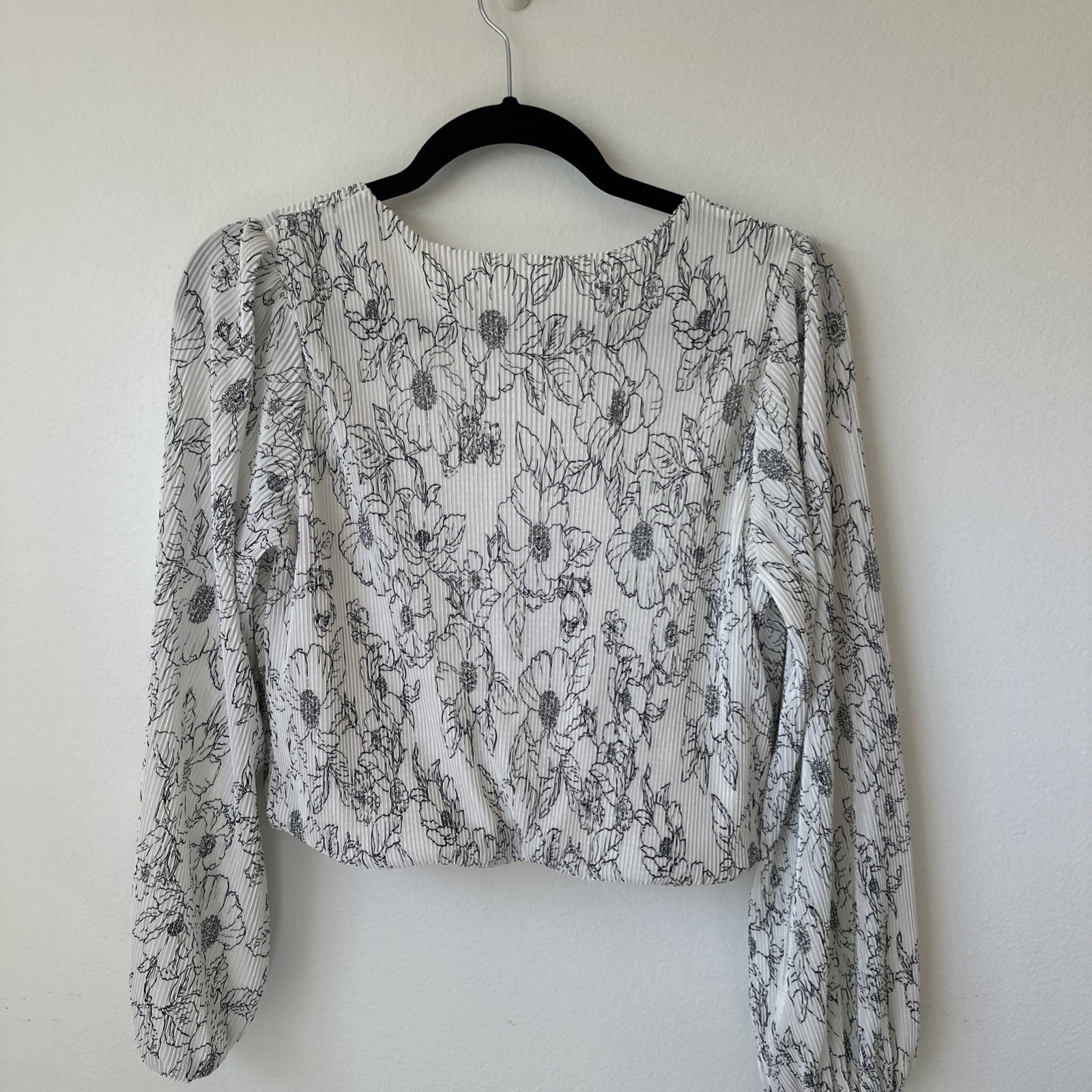 ASTR The Label Women’s Lined Summer Pleated Faux-Wrap Floral White Blouse XS