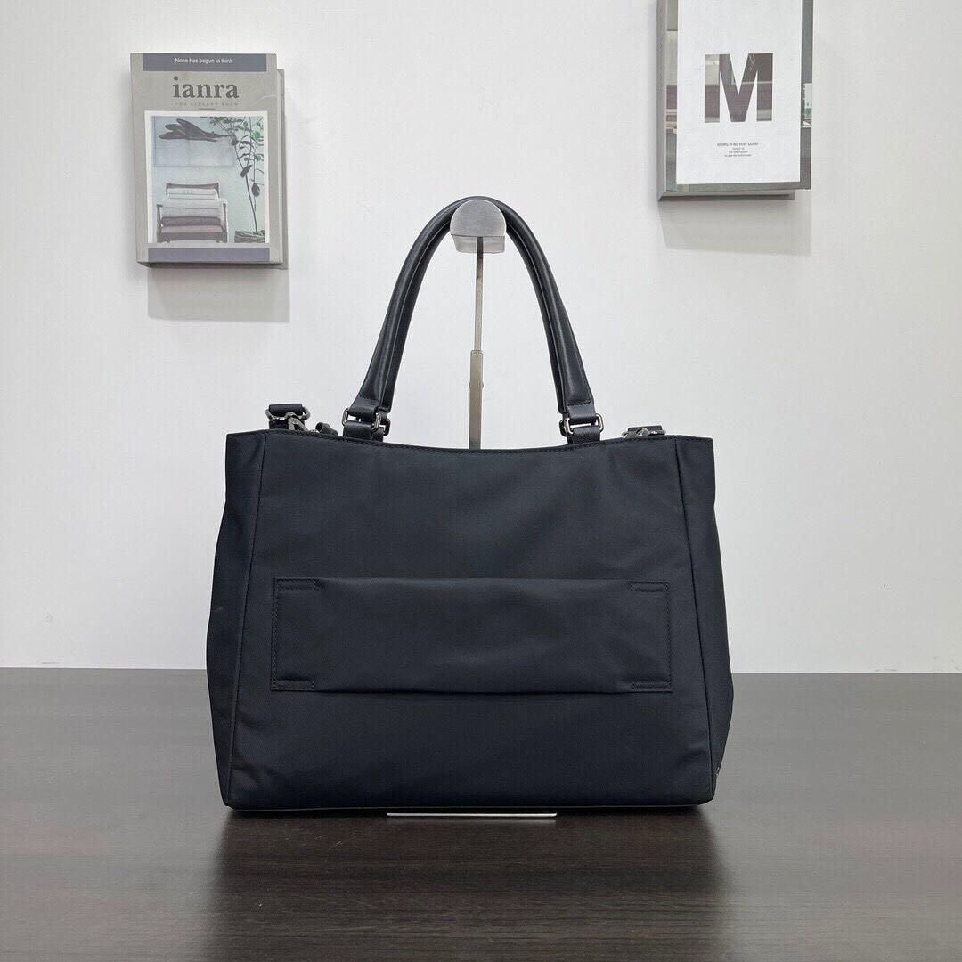 TUMI Valetta VOYAGEUR 196605 All Black Medium Tote Business Bag outlet New