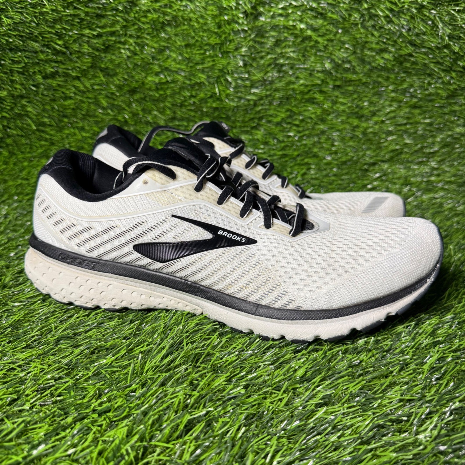 Brooks Ghost 12 Mens Running Shoes White Black Comfort Athletic Size 11.5D