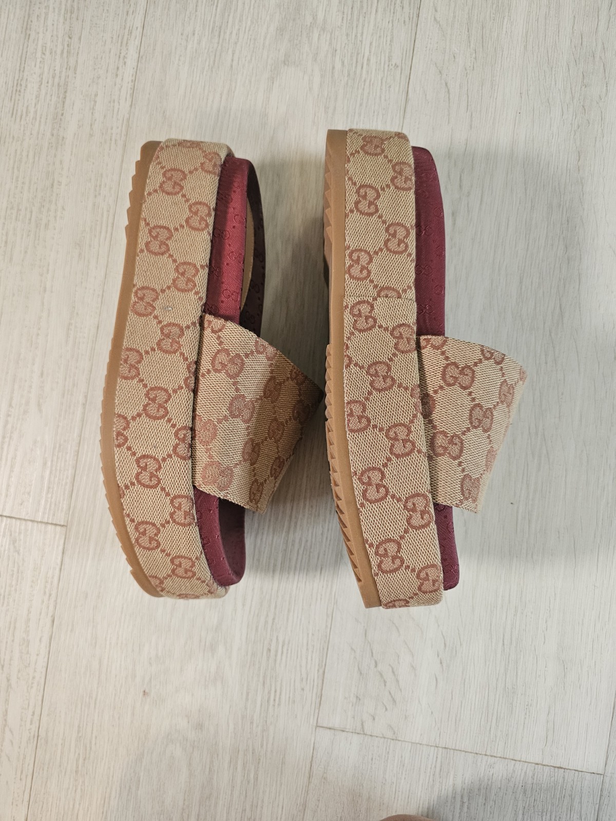 Gucci Angelina Burgundy GG Monogram Logo Platform Slide Sandal EU 37 US 7