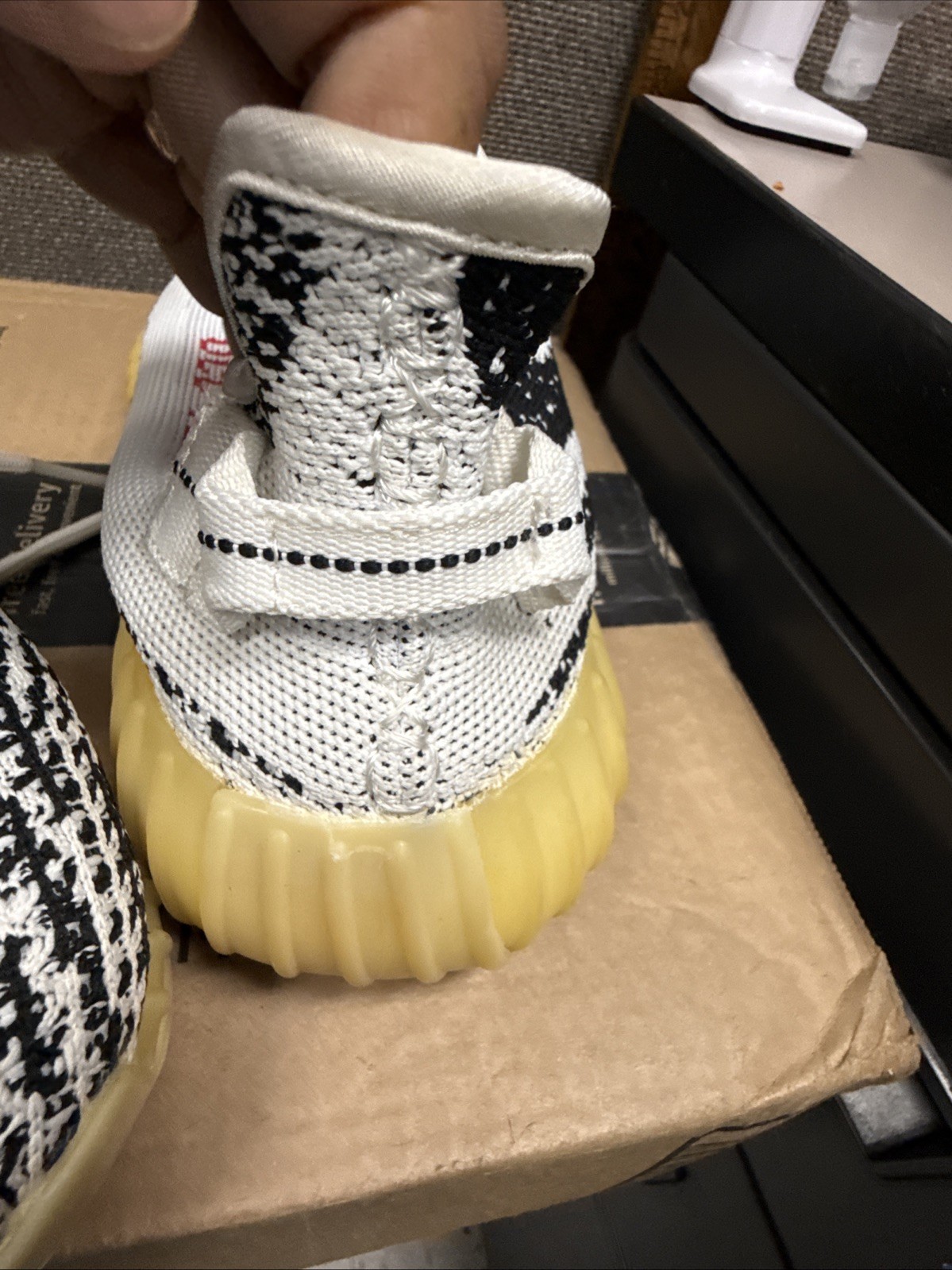 adidas Yeezy Boost 350 V2 Zebra White/Black Striped Low Top Sneakers Mens 7