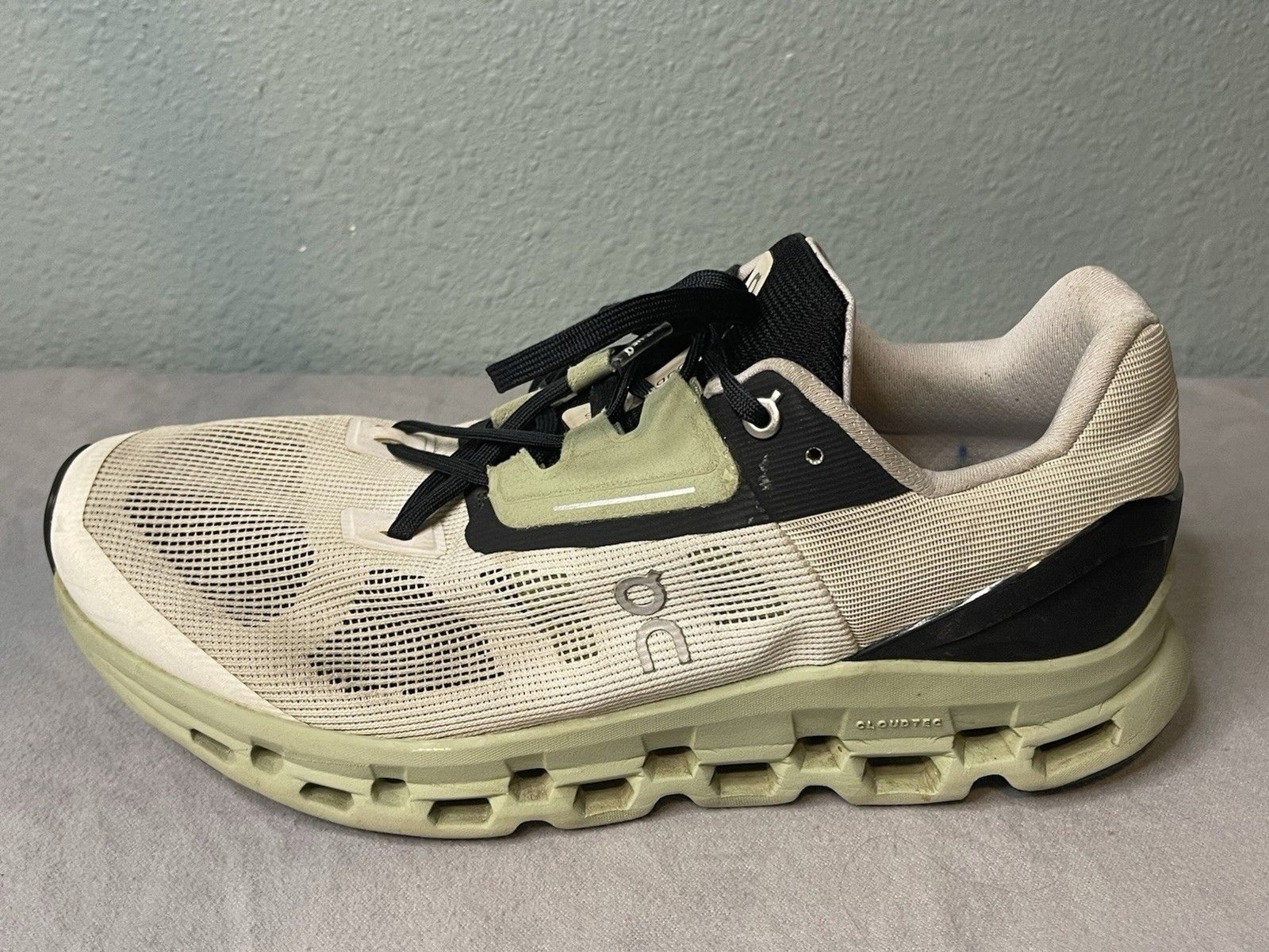 On Cloud Cloudstratus 2 Womens Sz 11 Running Shoes Sneakers Sage White 39.98997