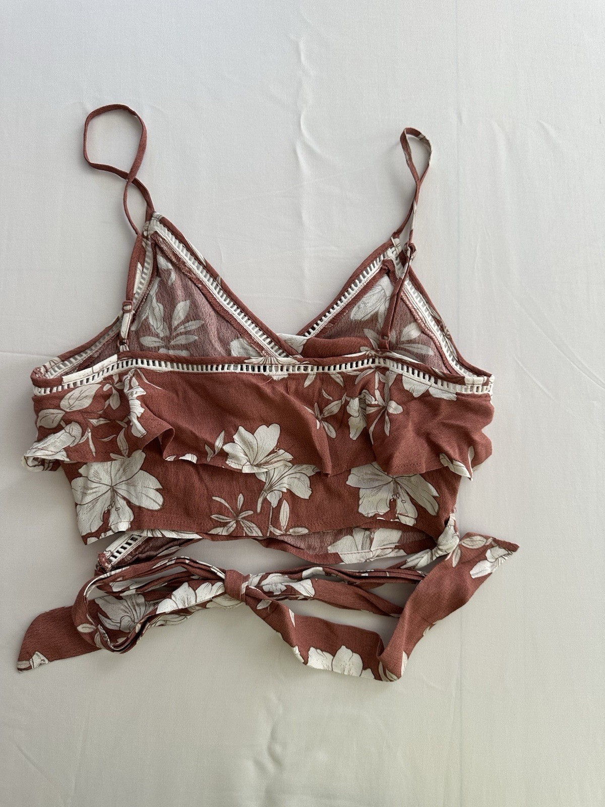 TOBI XS Brick Red/White Floral Wrap Ruffle Tie Cropped Spaghetti Strap Top