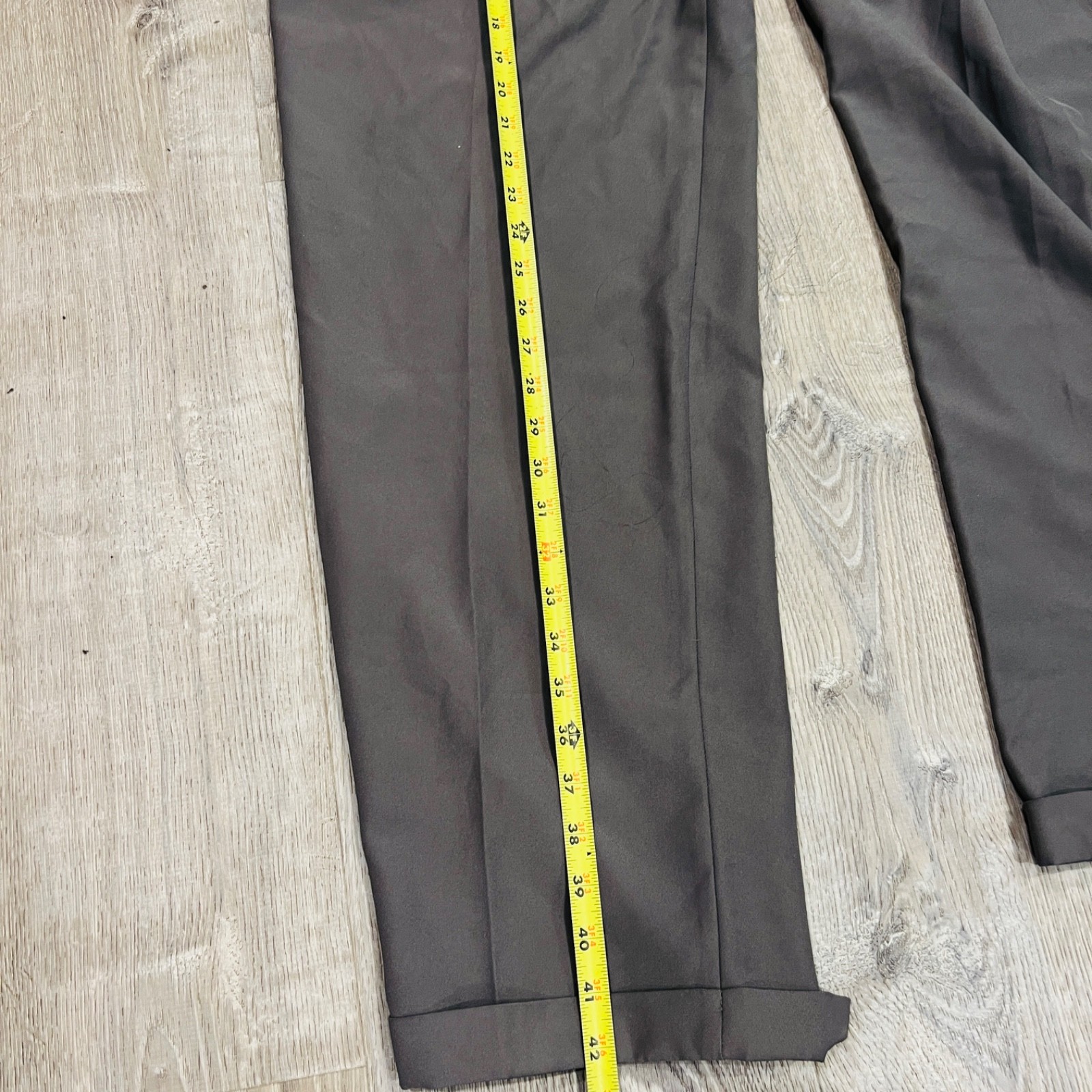 Haggar mens dress pants Gray 36×32 classic fit WPL386 Pleated Cuffs work office