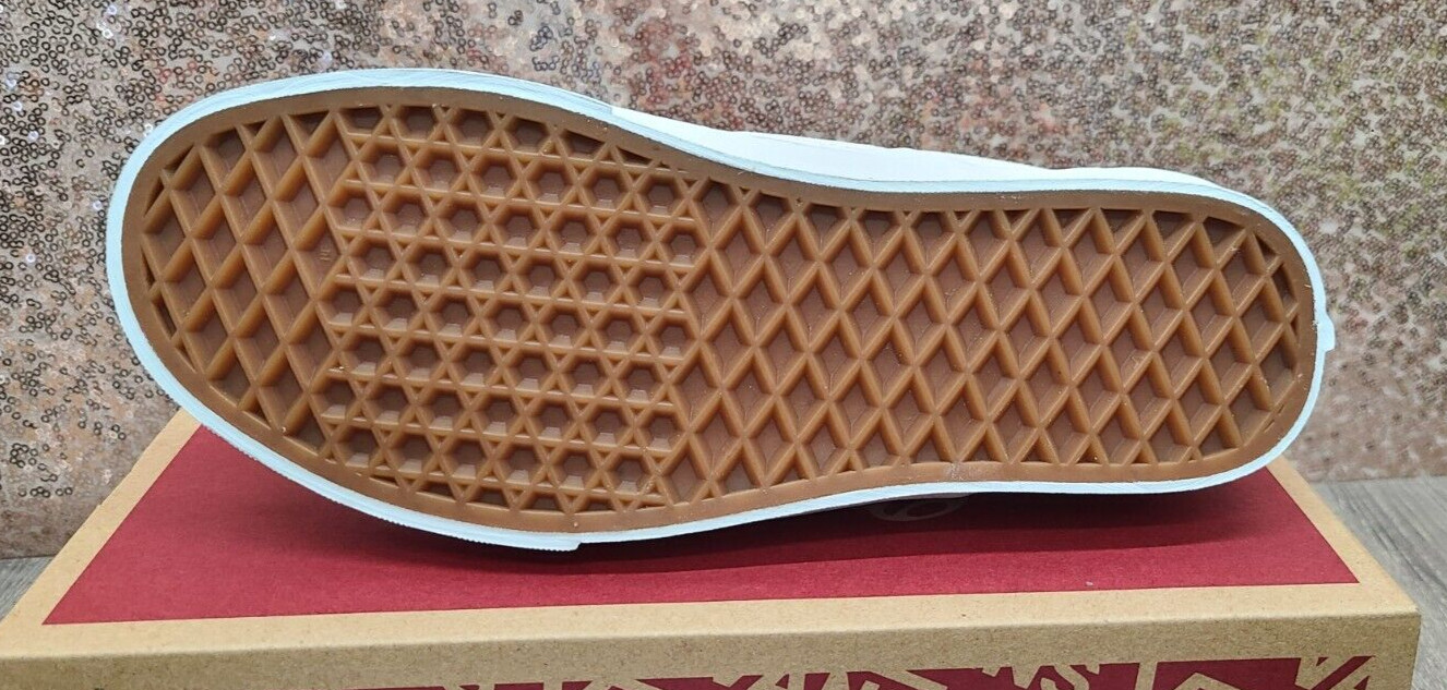 Vans VN000EYE Classic Slip On White Checkered Shoes Mens SZ 4.5, Ladies SZ 6