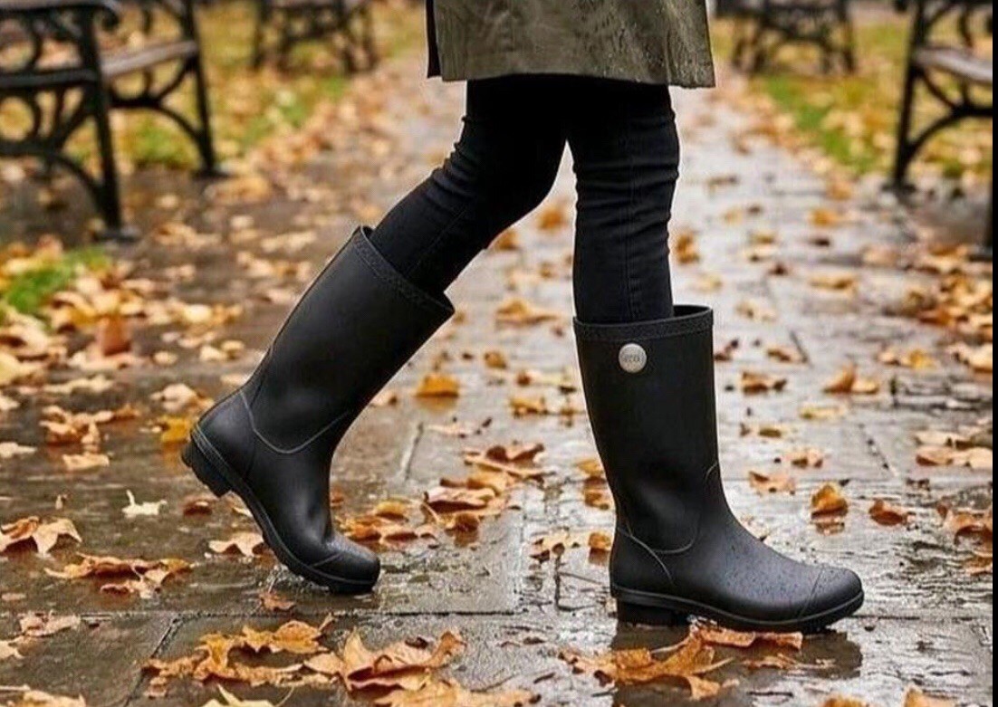 UGG SHELBY MATTE BLACK RUBBER SHEARLING TALL RAINBOOTS WOMEN’S SIZE US 8