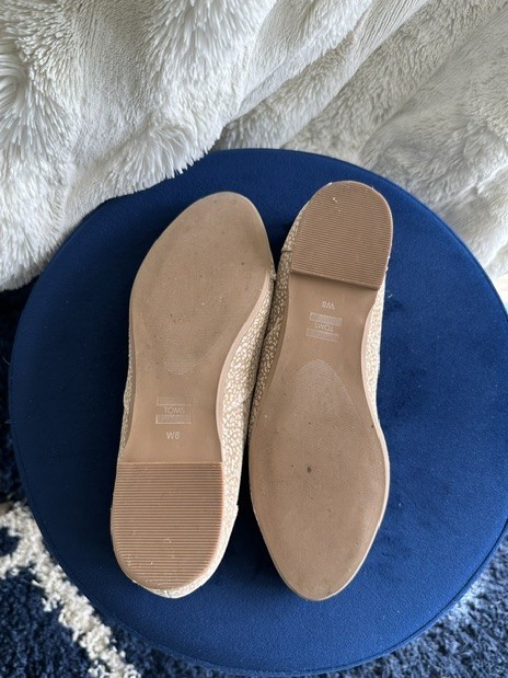 TOMS Beige Cream Printed Flats Women’s Size 8 Casual Slip On Shoes