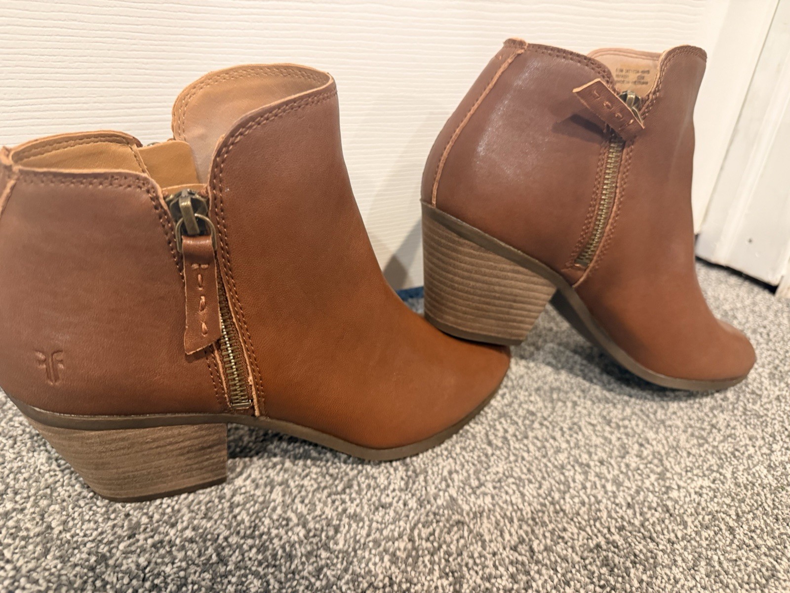 FRYE Judith Women’s Leather Ankle Bootie Side Zip Almond Toe Brown US 8.5 M