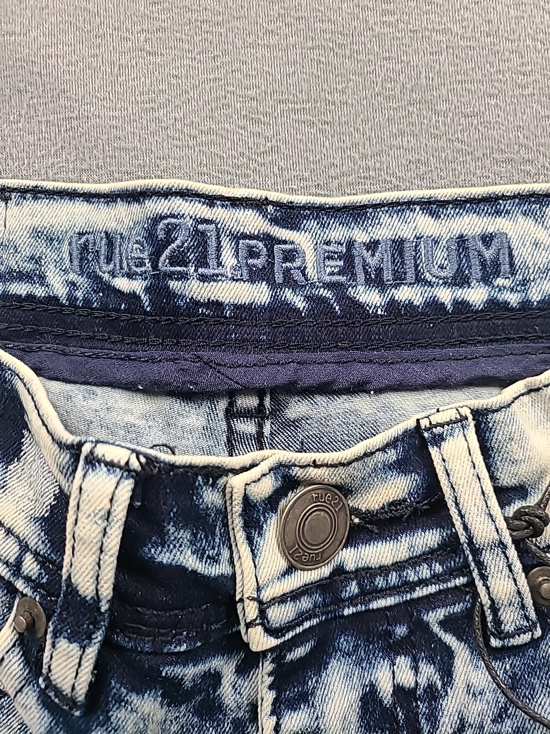 Rue 21 Premium Men’sBlue Design Patch Distressed Jeans Skinny Fit Jean 34×34 NWT