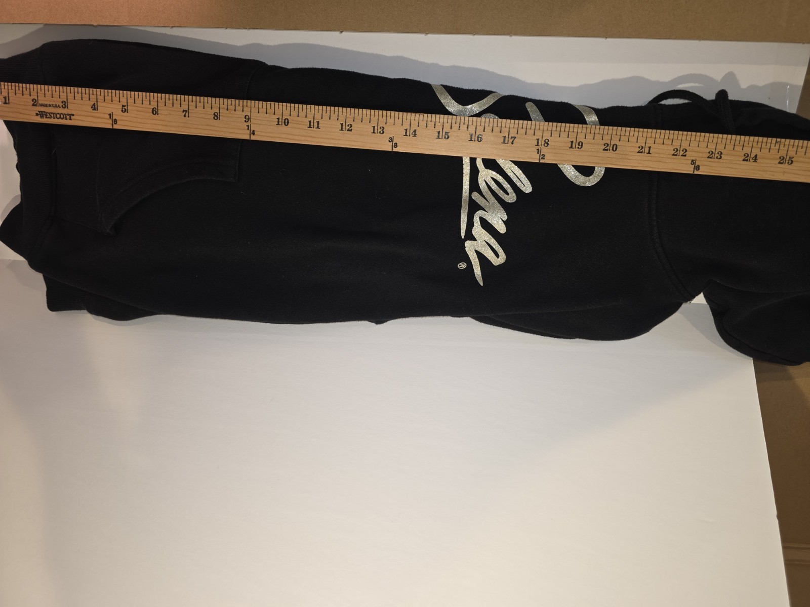 Selena Black Pullover Hoodie Men’s M Graphic Logo Print Drawstring Pockets