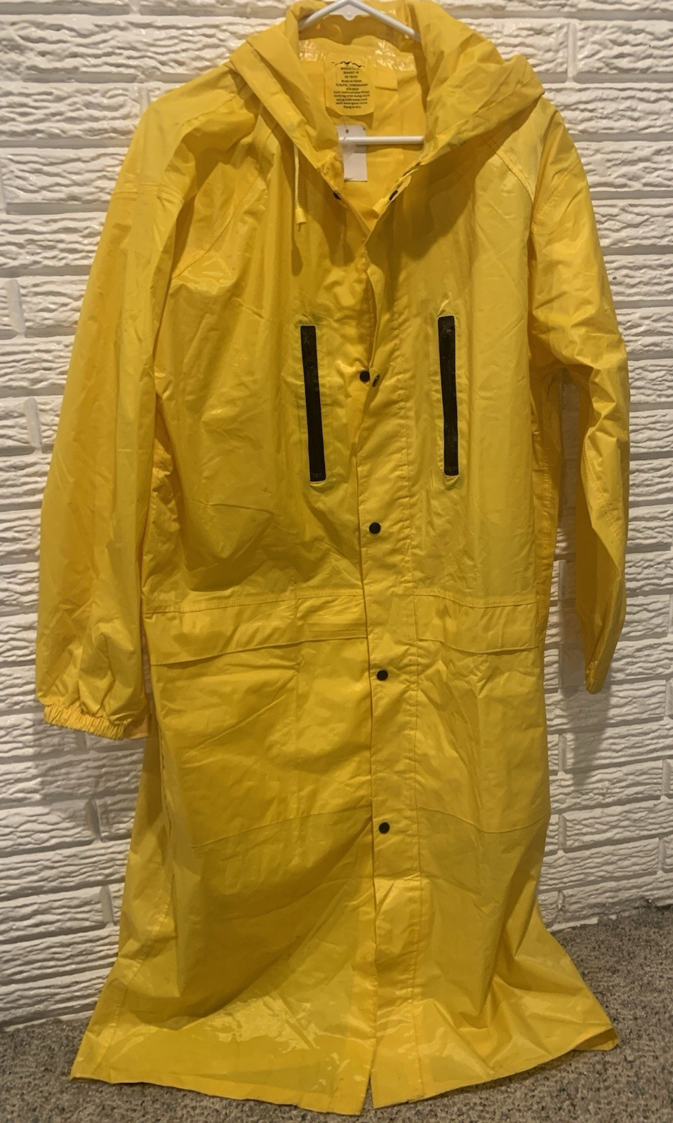 Yellow “Blue Mountain” Adult Unisex PVC & Polyester Raincoat Size M *New w/Flaws